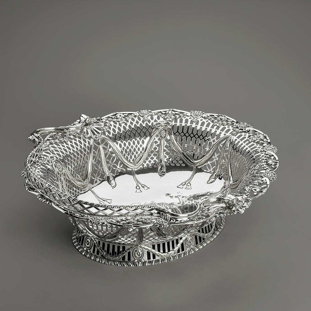 George III Pierced Silver Basket In Good Condition In Uckfield, Sussex