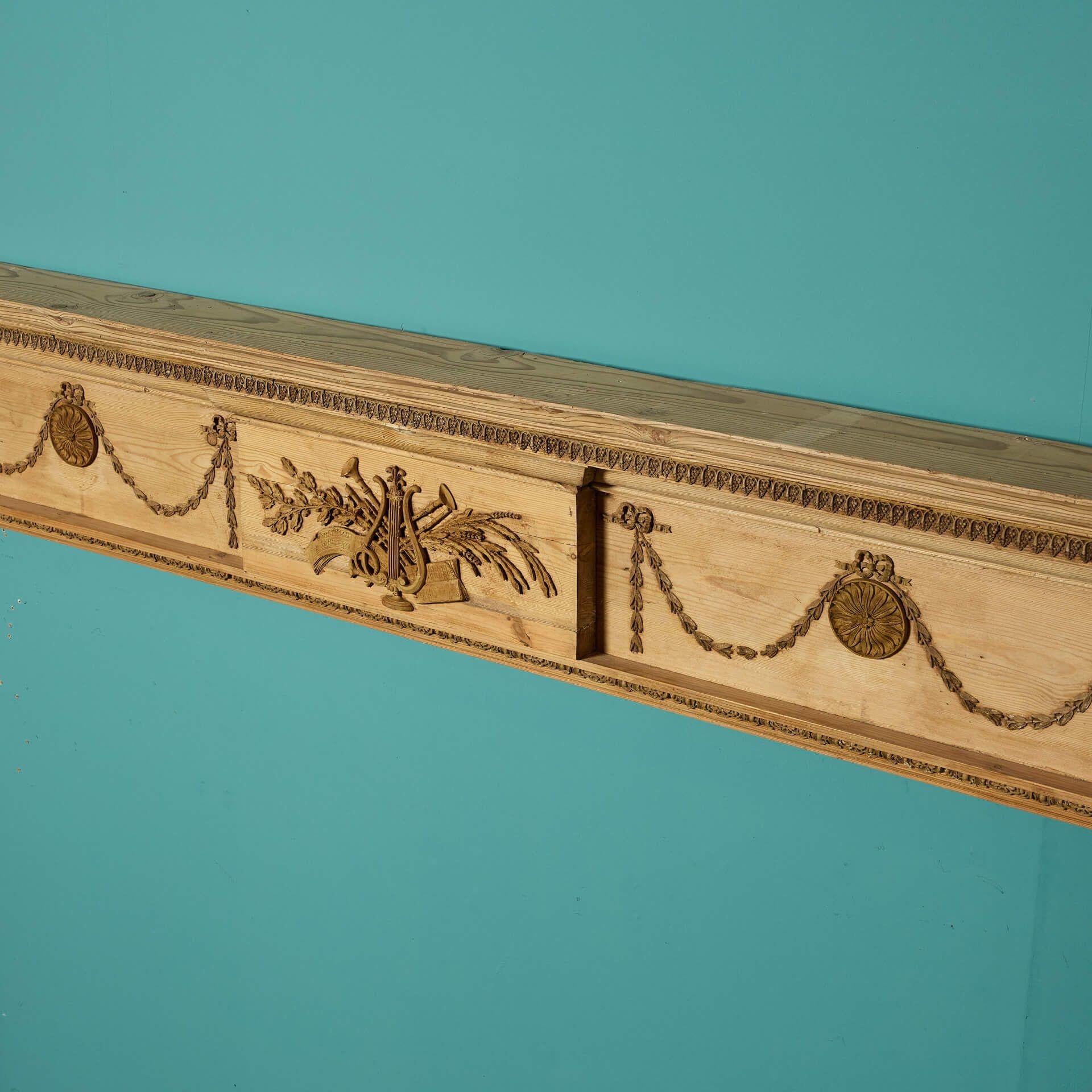 Fait main Cheminée George III en pin et gesso en vente