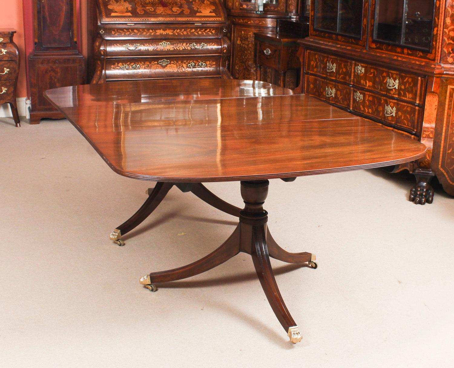 George III Regency Dining Table 19th Century with 8 Bespoke Dining Chairs 6
