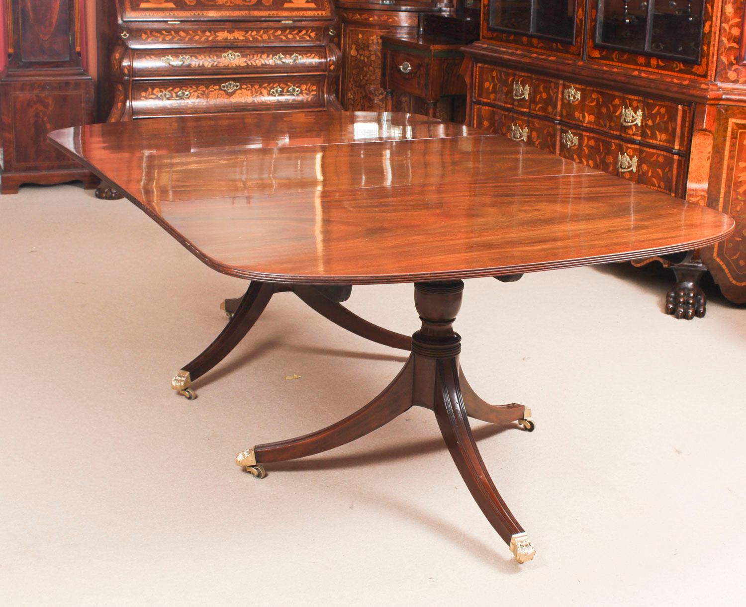 English George III Regency Dining Table 19th Century with 8 Bespoke Dining Chairs