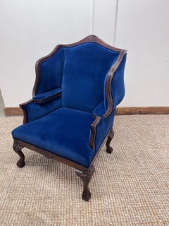 Wingback Estilo Barroco Francés o Regencia en Mohair Azul con Detalles en Bronce