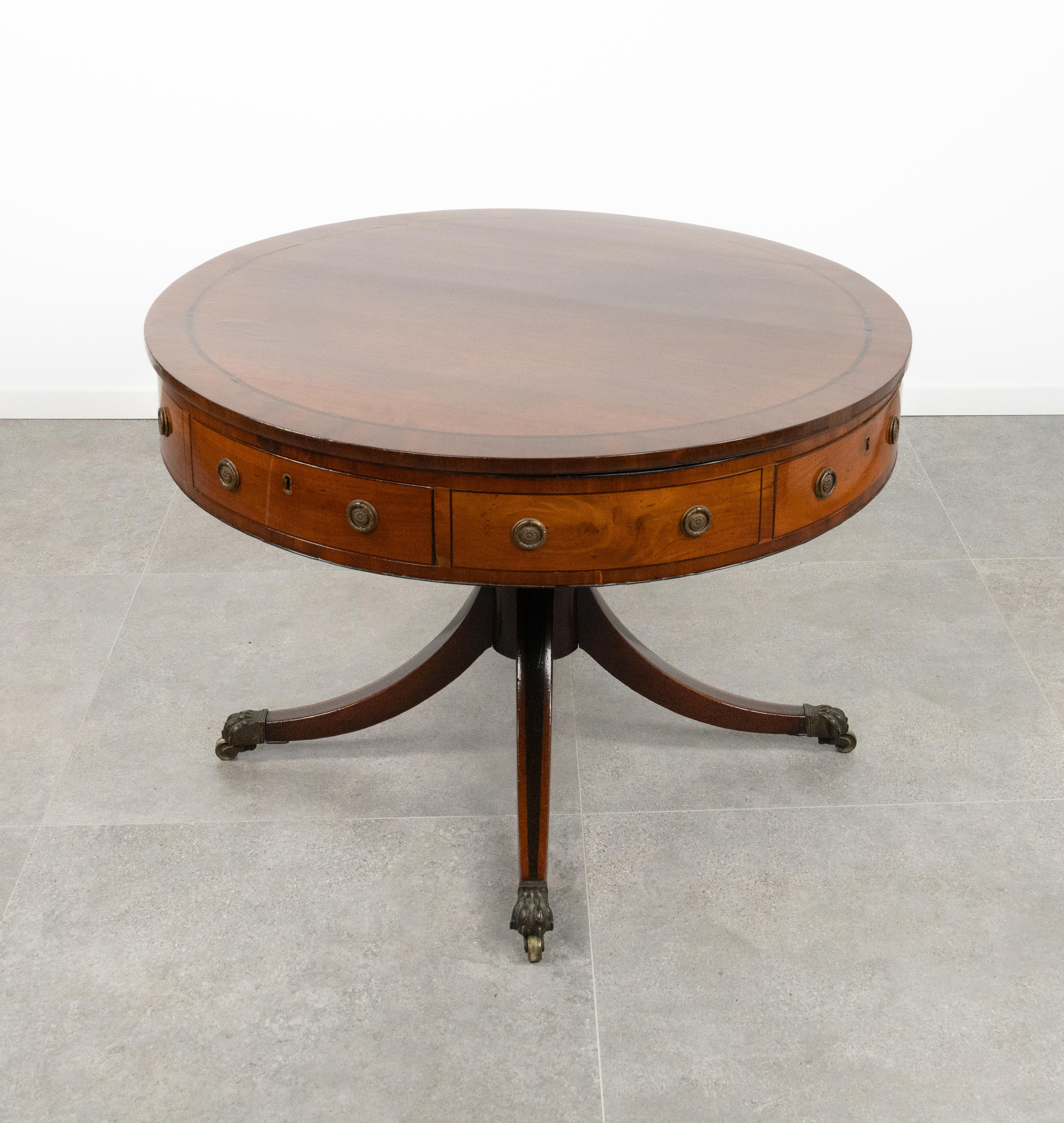 George III Revolving Table Drum in Mahogany Attributed to Gillows, English 1790 In Good Condition For Sale In Rome, IT