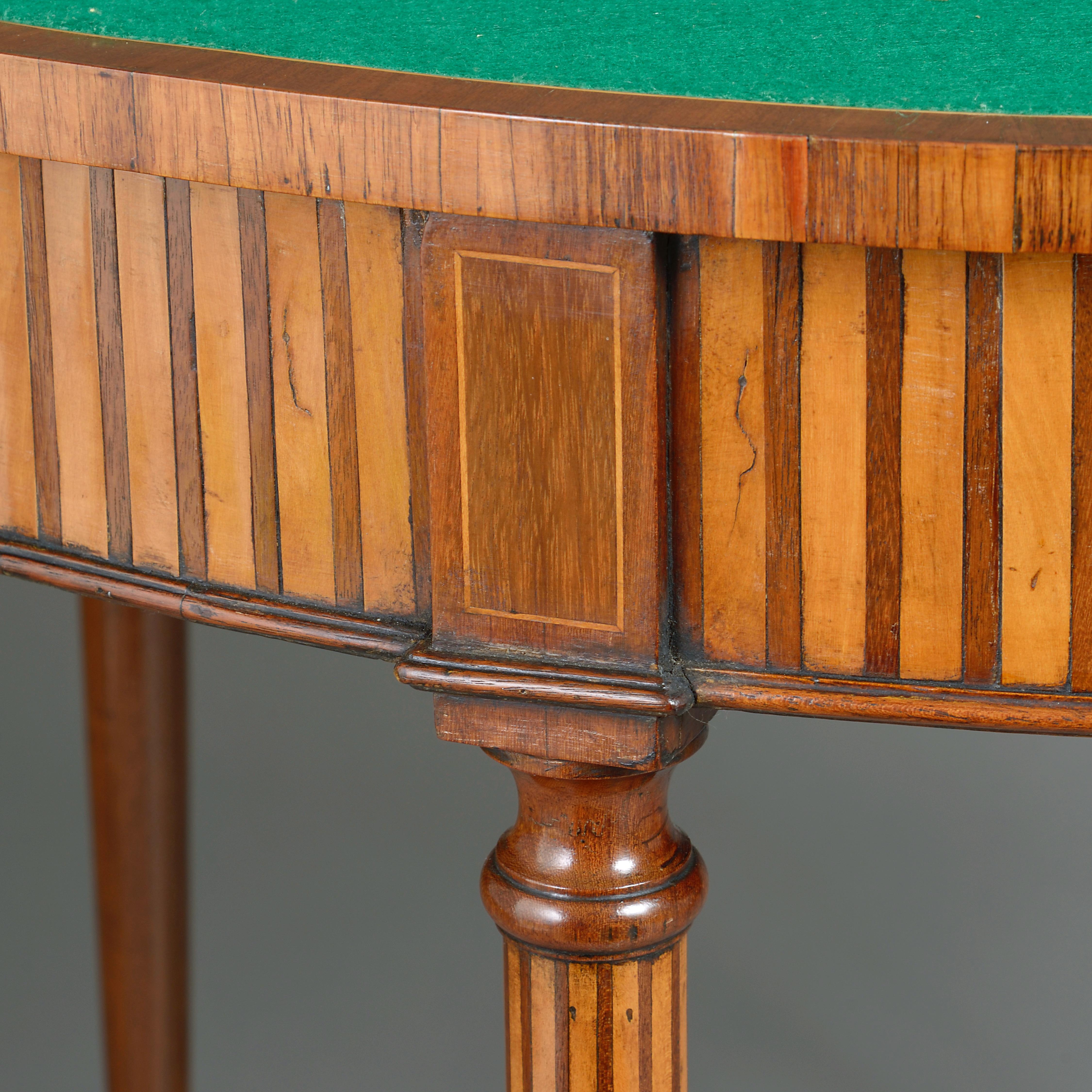 XVIIIe siècle et antérieur Table à cartes Demi-Lune en acajou et bois satiné George III en vente