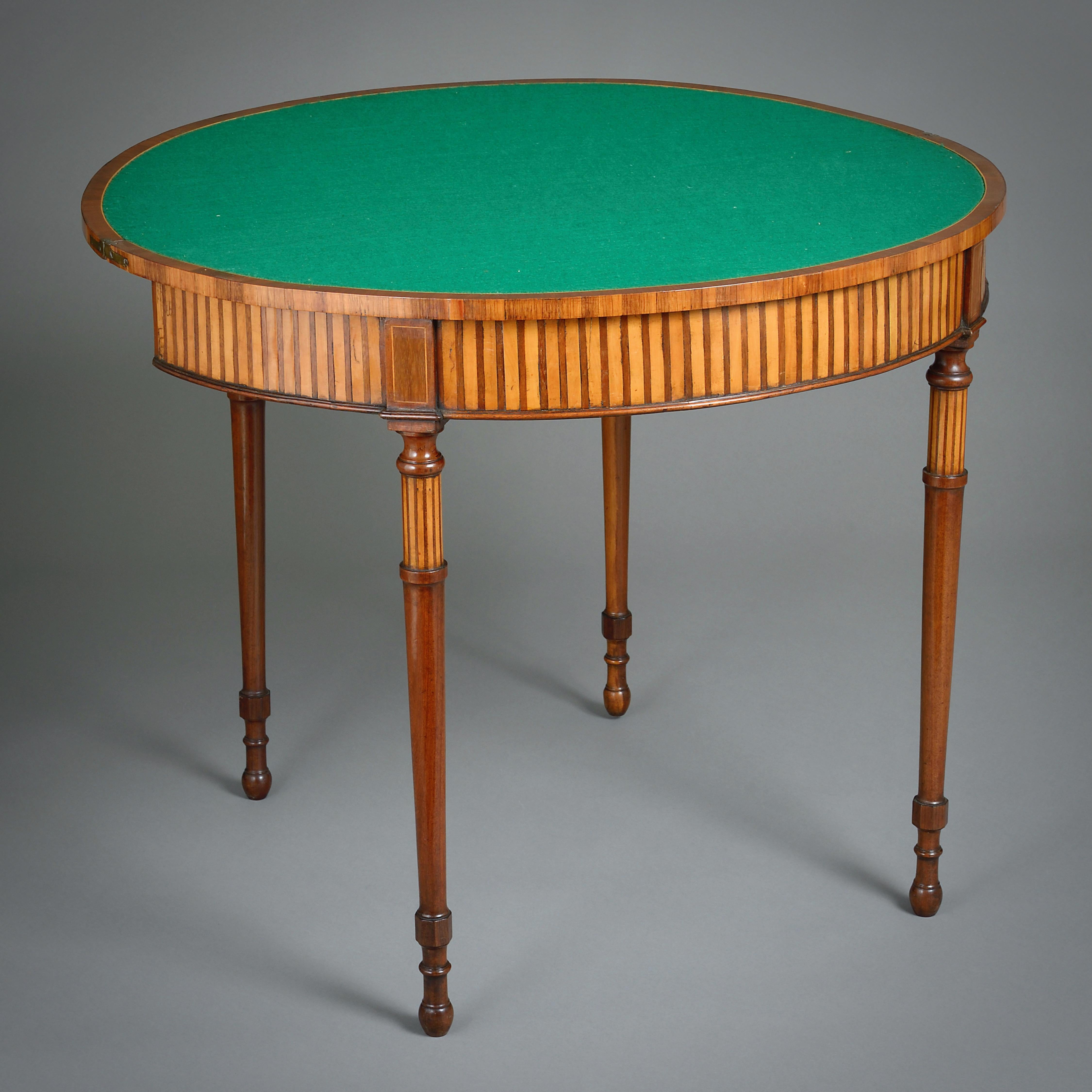 Acajou Table à cartes Demi-Lune en acajou et bois satiné George III en vente