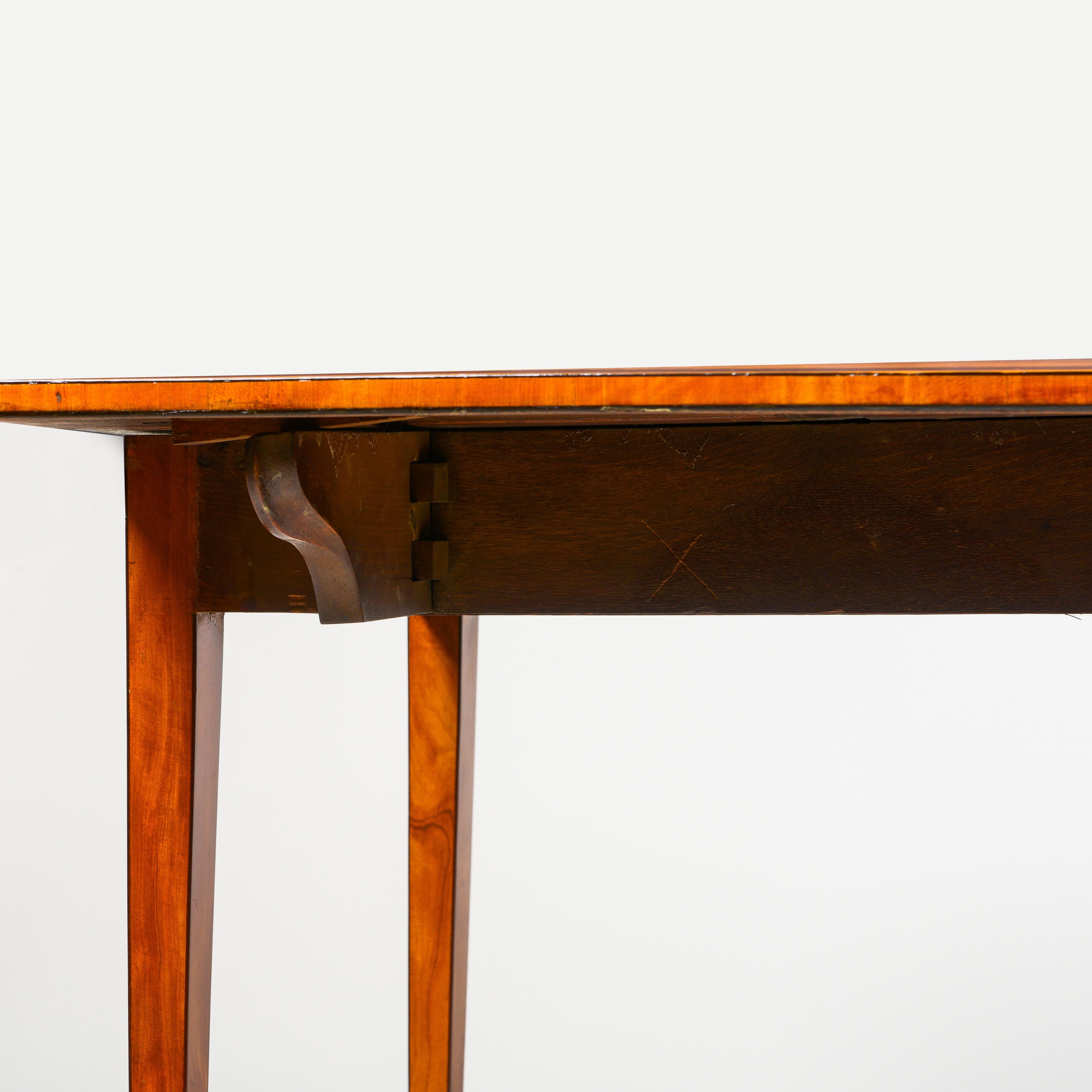 George III Satinwood and Mahogany Pembroke Table For Sale 1