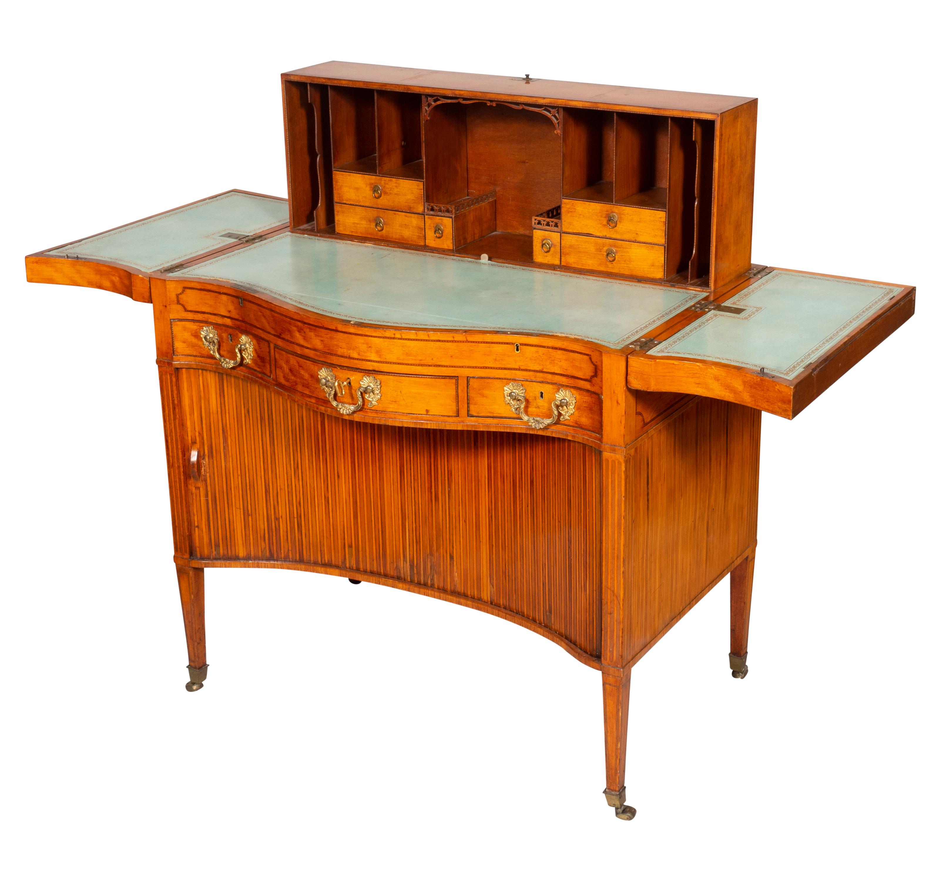 Fin du XVIIIe siècle Table à écrire arlequin George III en bois de satin et marqueterie en vente