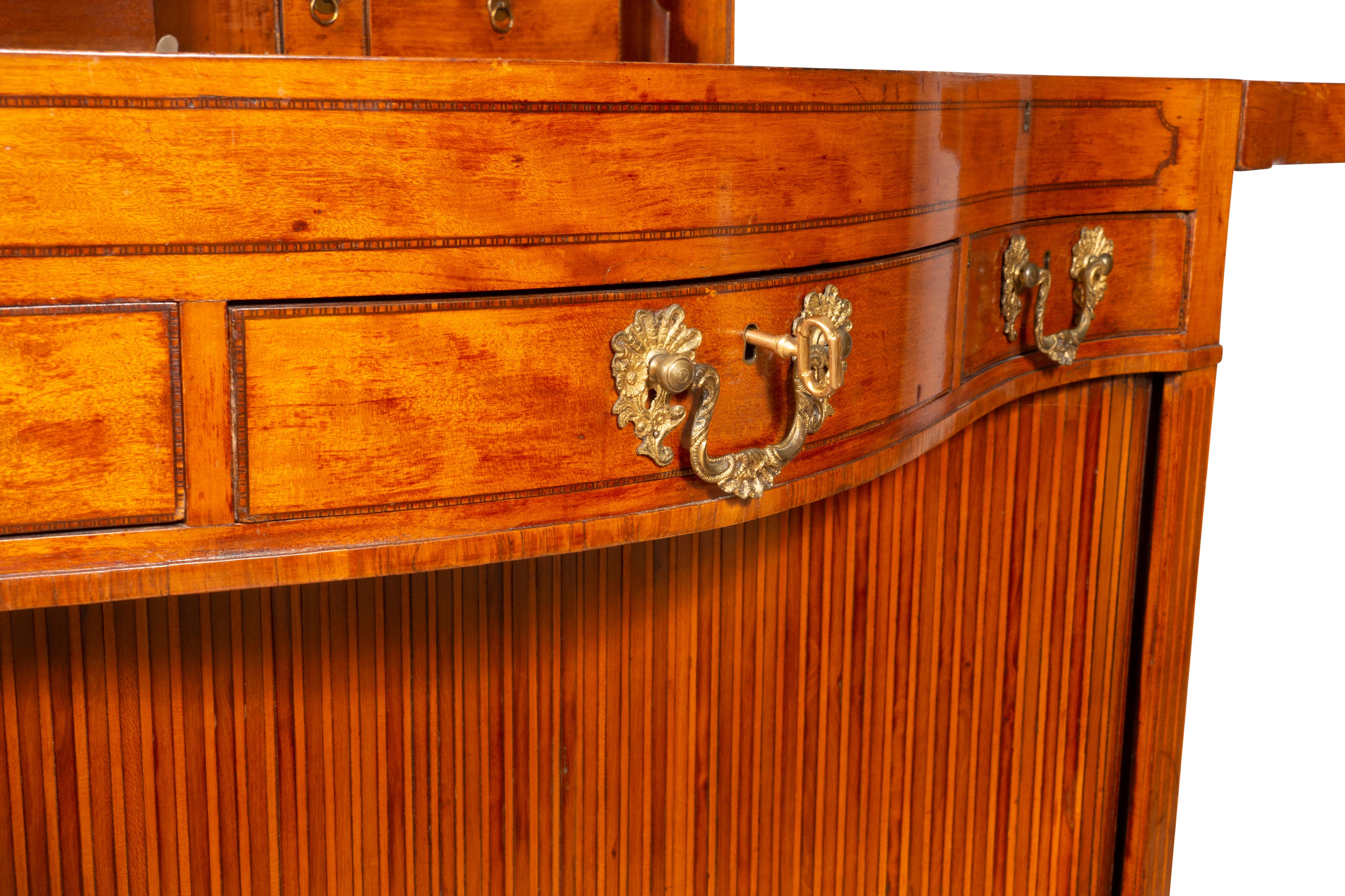 Harlekin-Schreibtisch aus Satinholz und Intarsien von George III (Seidenholz) im Angebot