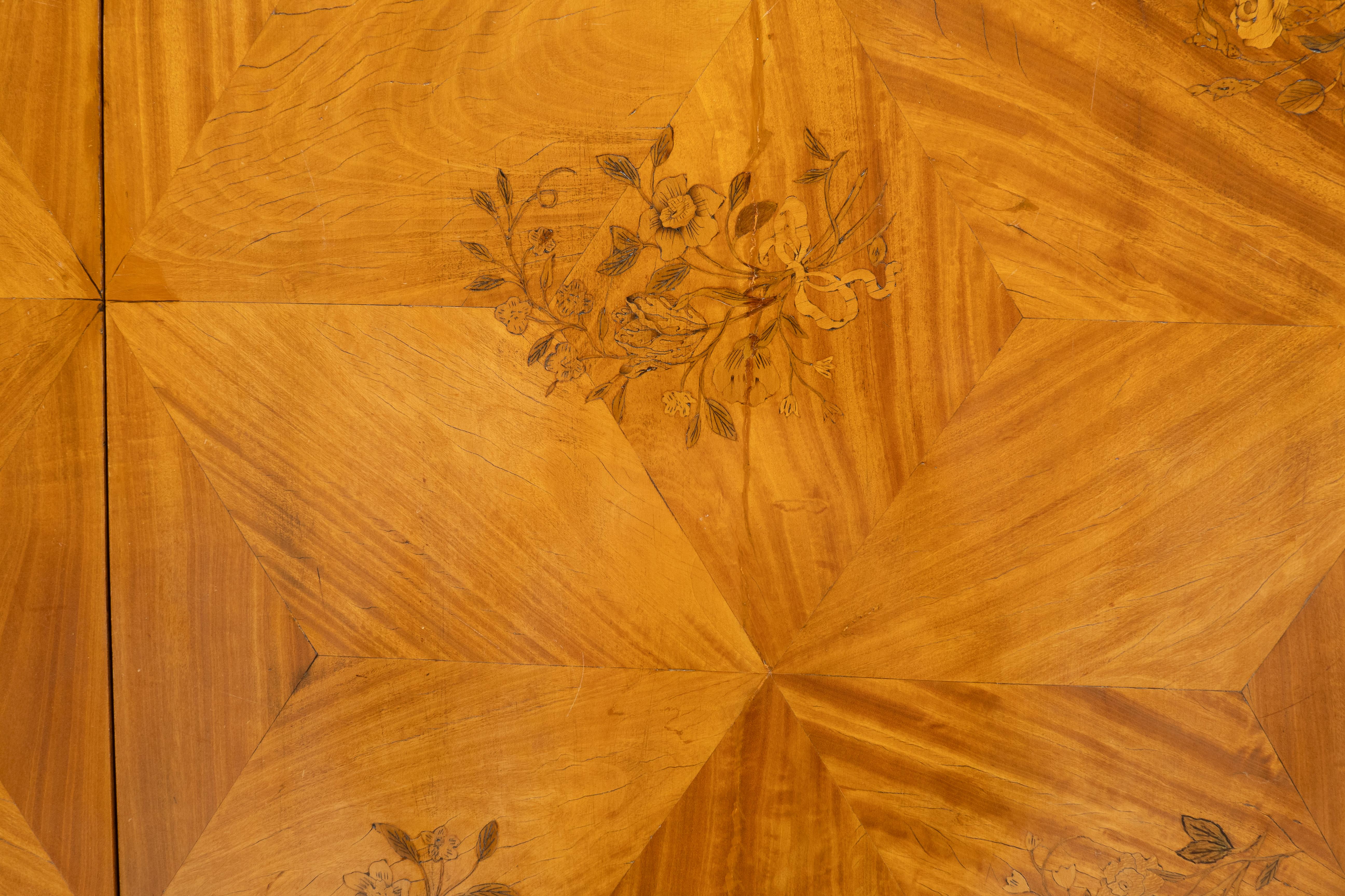 Tavolo Pembroke di Giorgio III in legno di raso e intarsio in vendita 6