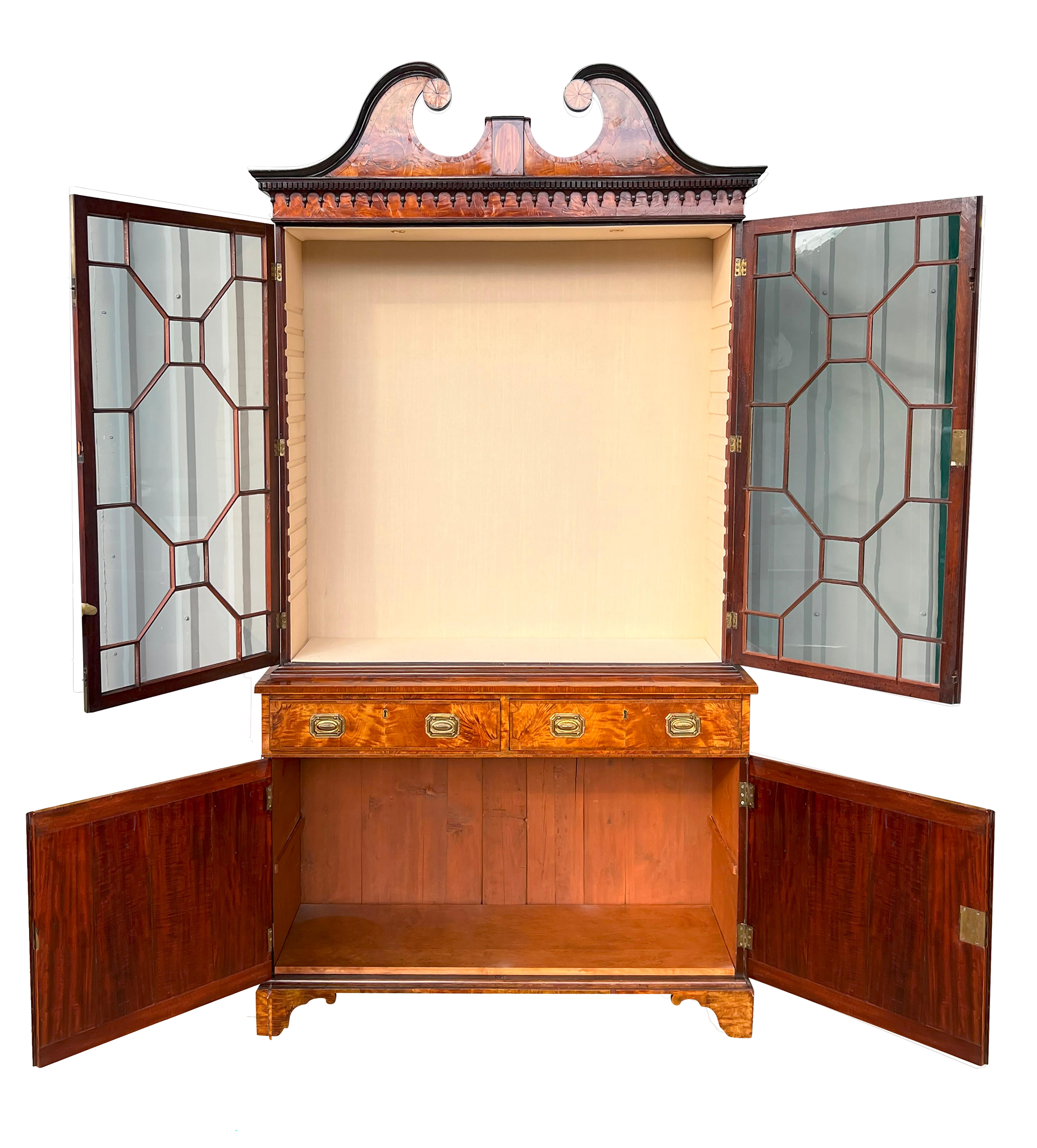 George III Satinwood Cabinet In Good Condition For Sale In Essex, MA