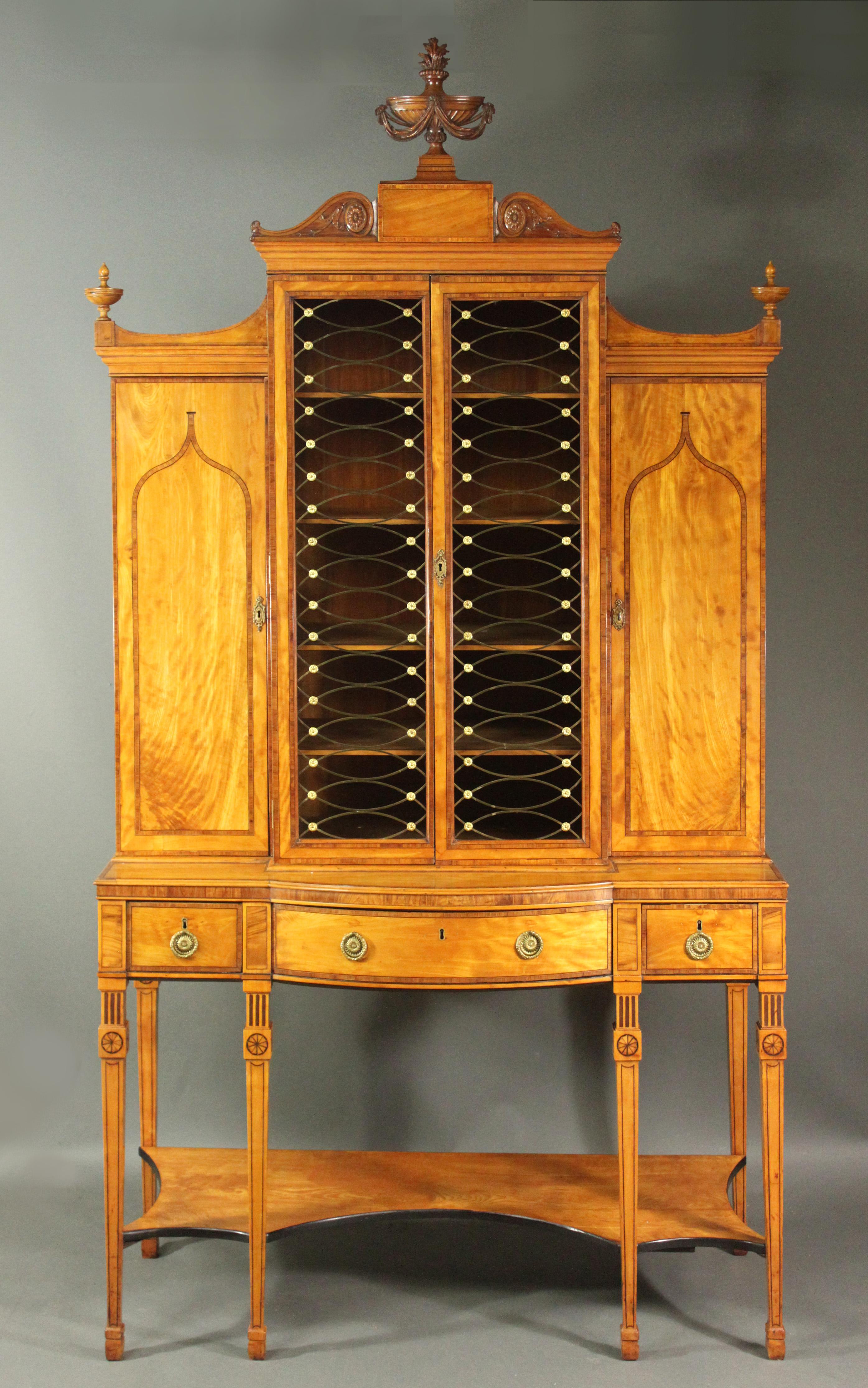 George III Satinwood Cabinet in the Manner of Thomas Sheraton In Good Condition In Bradford-on-Avon, Wiltshire
