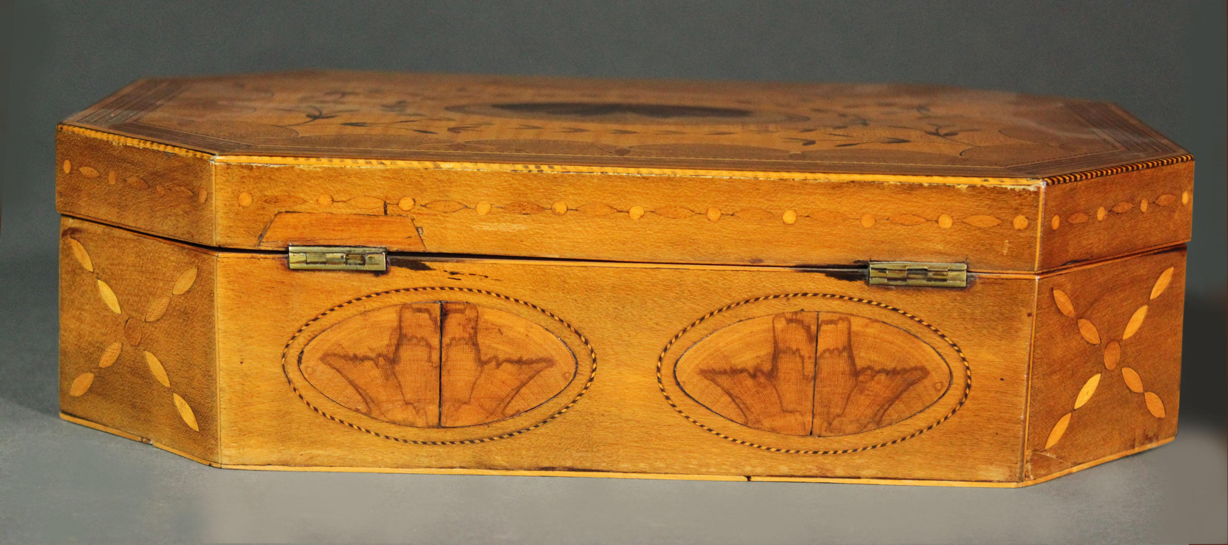 XIXe siècle Boîte octogonale incrustée en bois de citronnier George III en vente