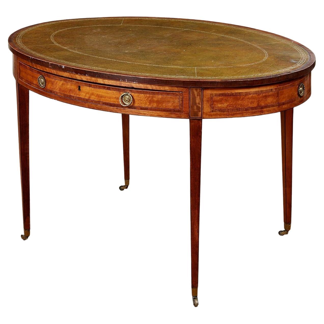 Table à écrire ovale en bois satiné George III en vente
