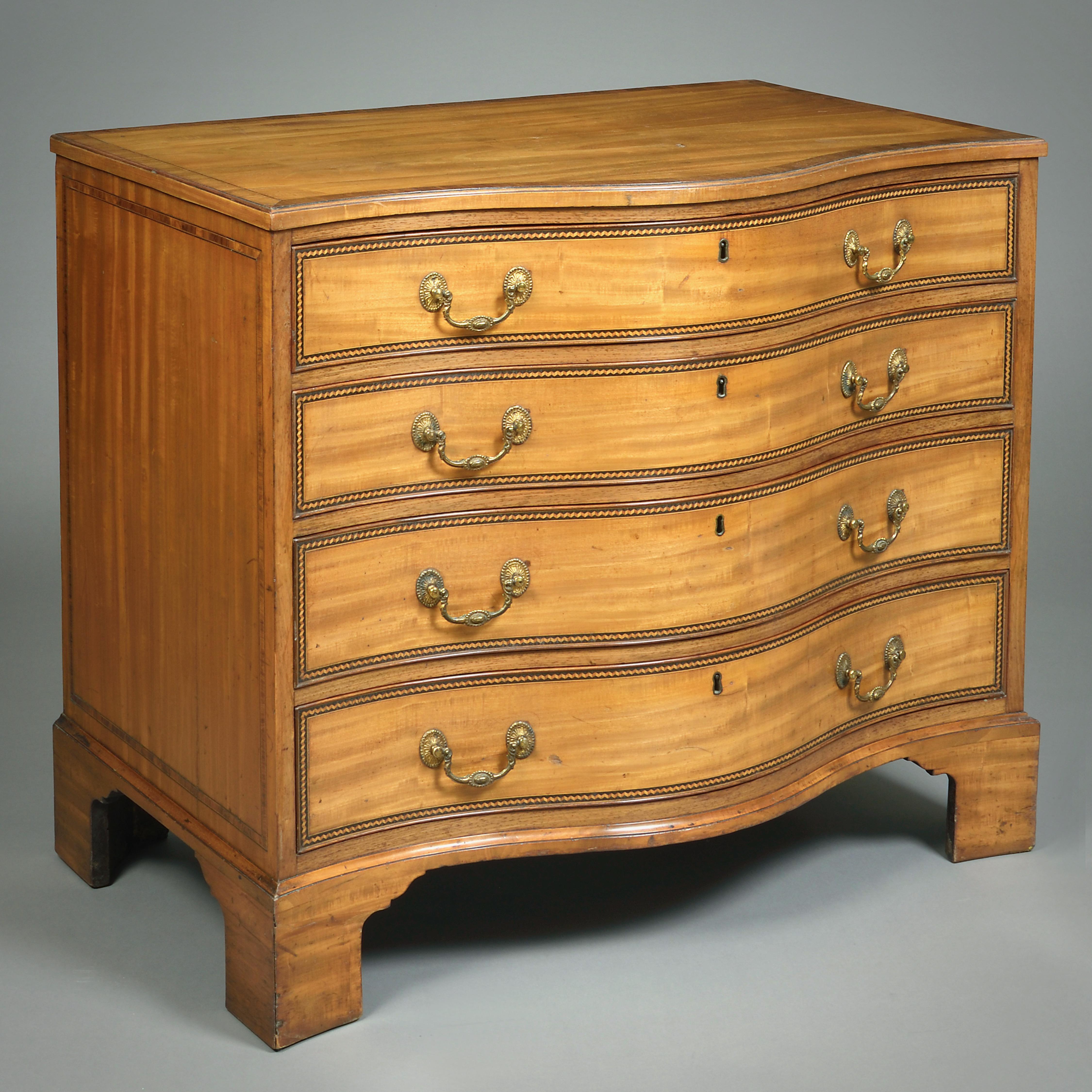 Commode a serpentina di Giorgio III in legno satinato In condizioni buone in vendita a London, GB