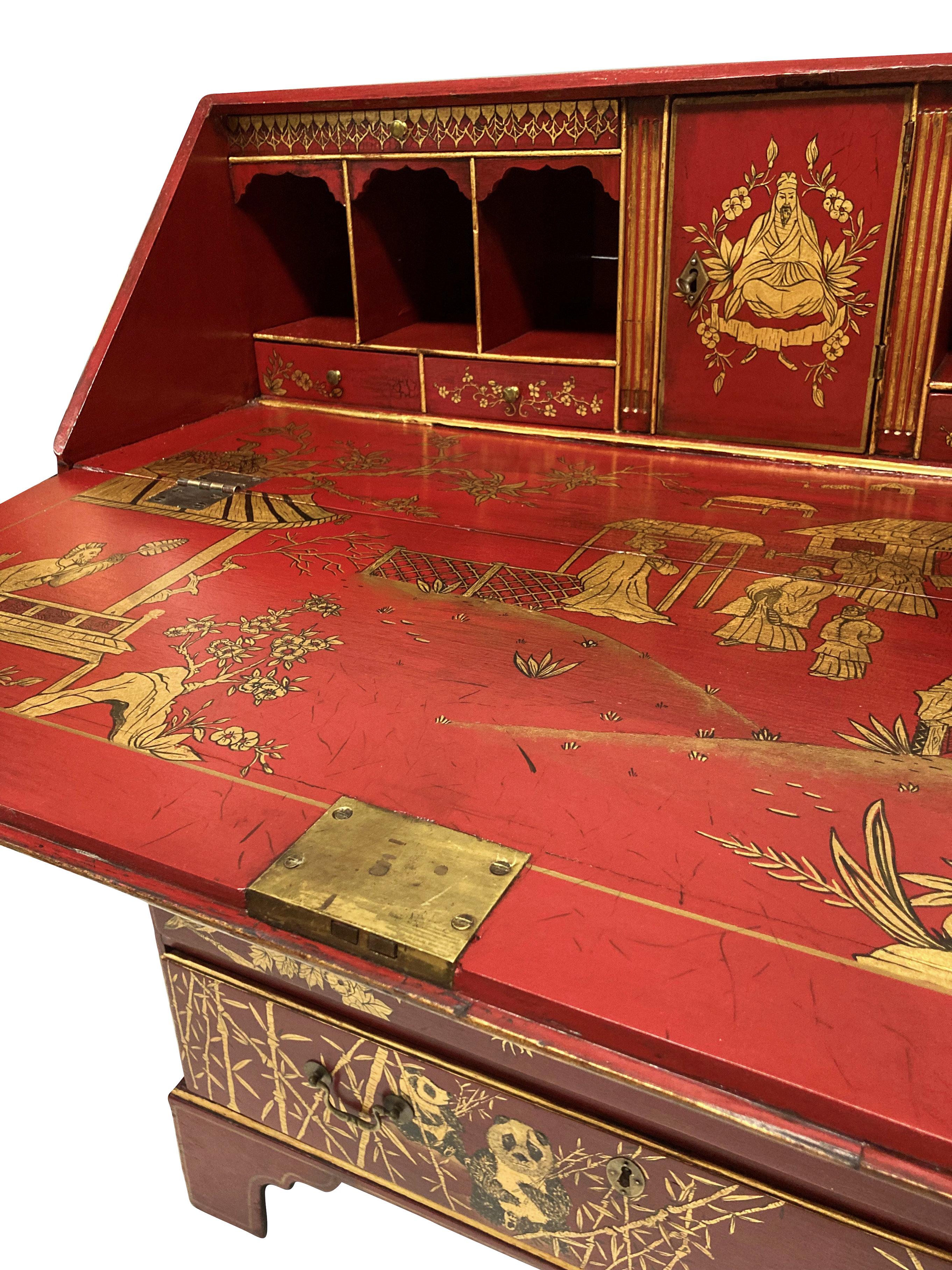 George III Scarlet Gilt Japanned Desk In Good Condition For Sale In London, GB