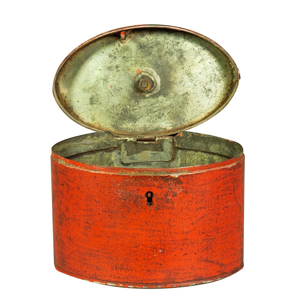 George III Scarlet Tole Tea Caddy In Good Condition For Sale In Essex, MA