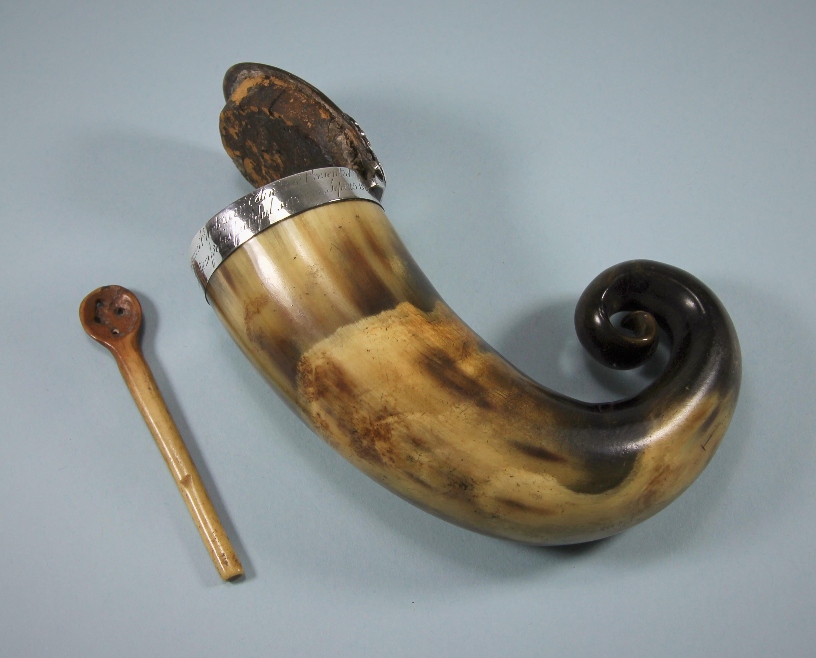 Early 19th Century George III Scottish Horn Snuff Mull and Spoon, circa 1810 For Sale