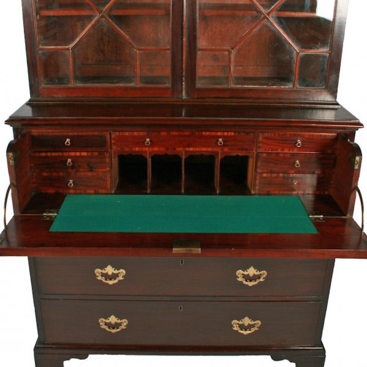 George III Secretaire Bookcase, 18th Century  In Excellent Condition For Sale In Southall, GB