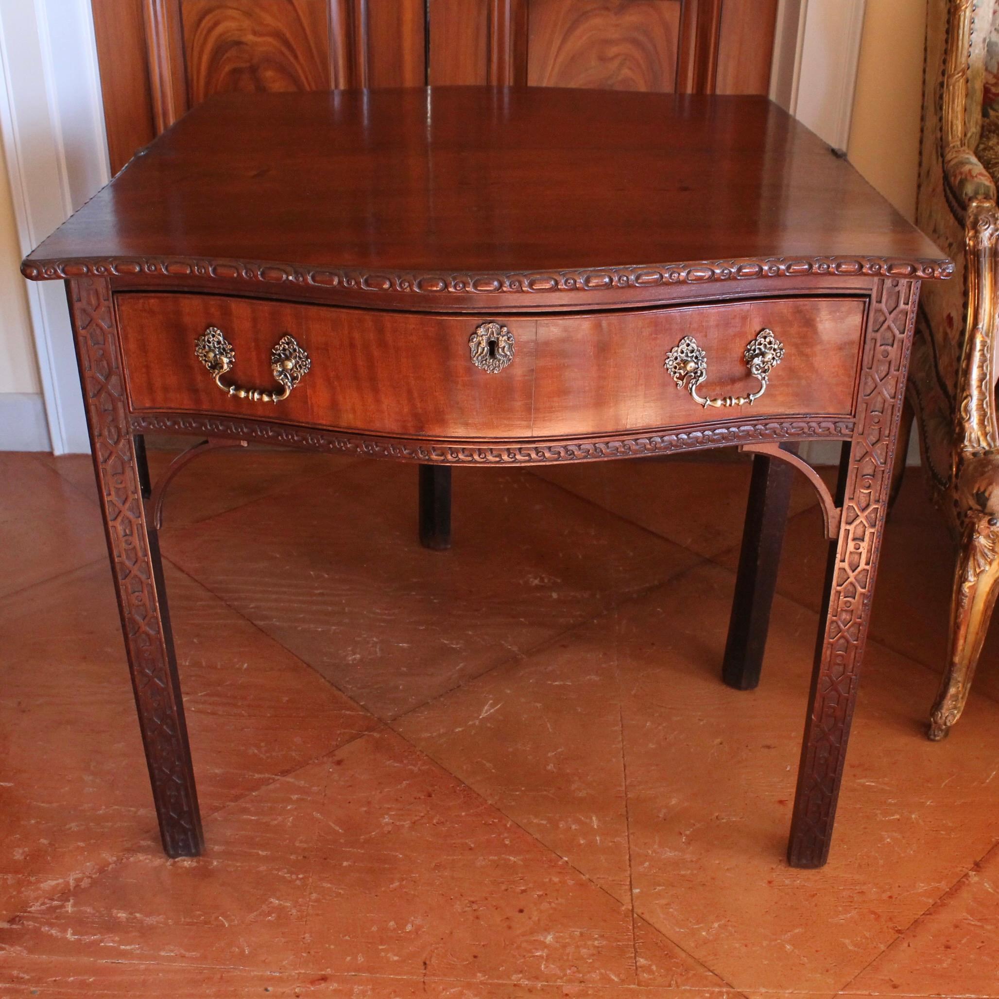 George III Serpentine Front Table With Chinese Chippendale Fret Legs, 18th c. For Sale 3