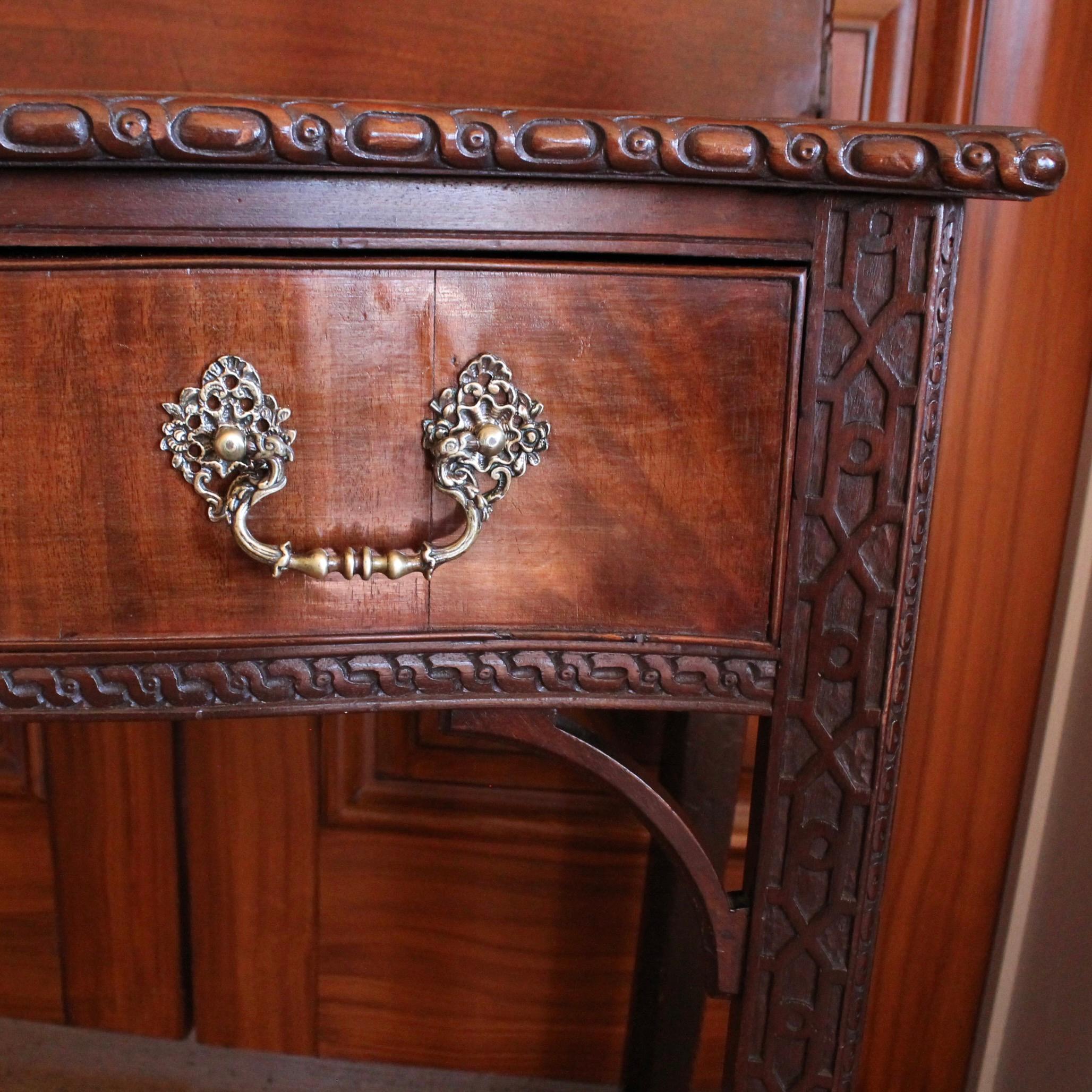 Hand-Carved George III Serpentine Front Table With Chinese Chippendale Fret Legs, 18th c. For Sale