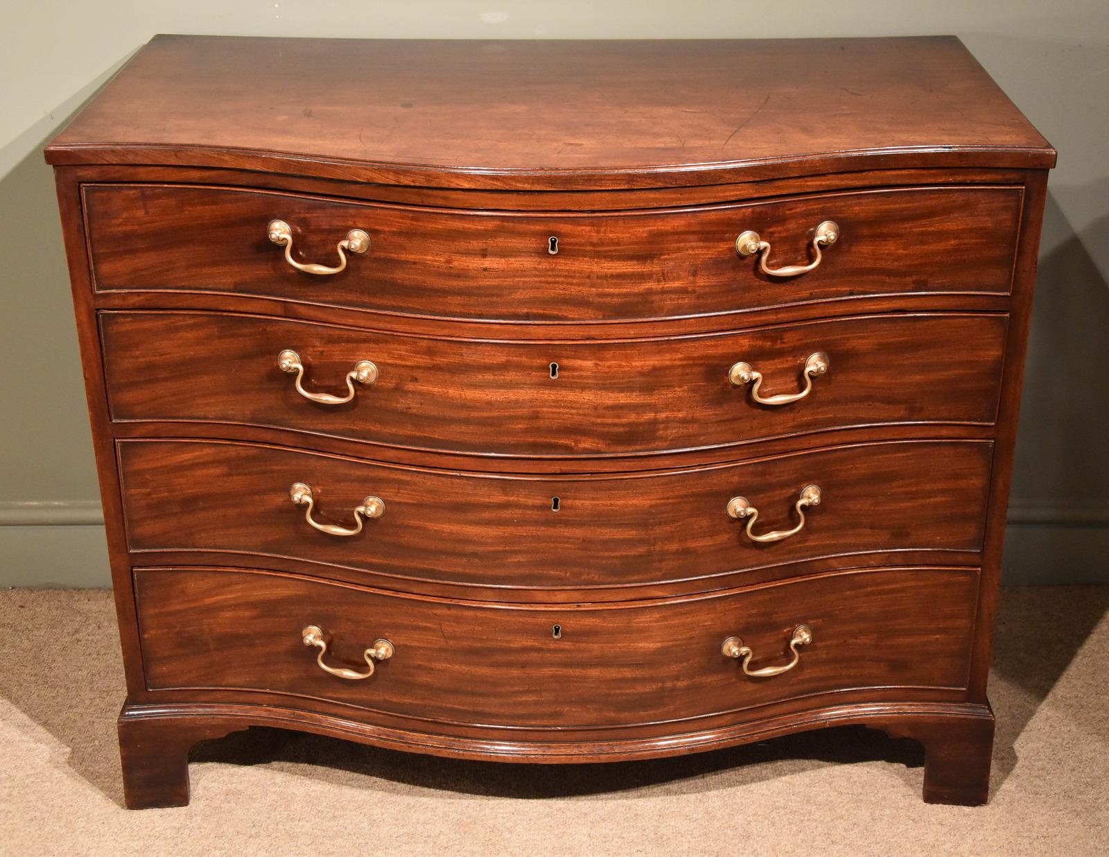 George III serpentine fronted mahogany chest of drawers in excellent original condition

Dimensions:
Height 34” (87cm)
Width 43