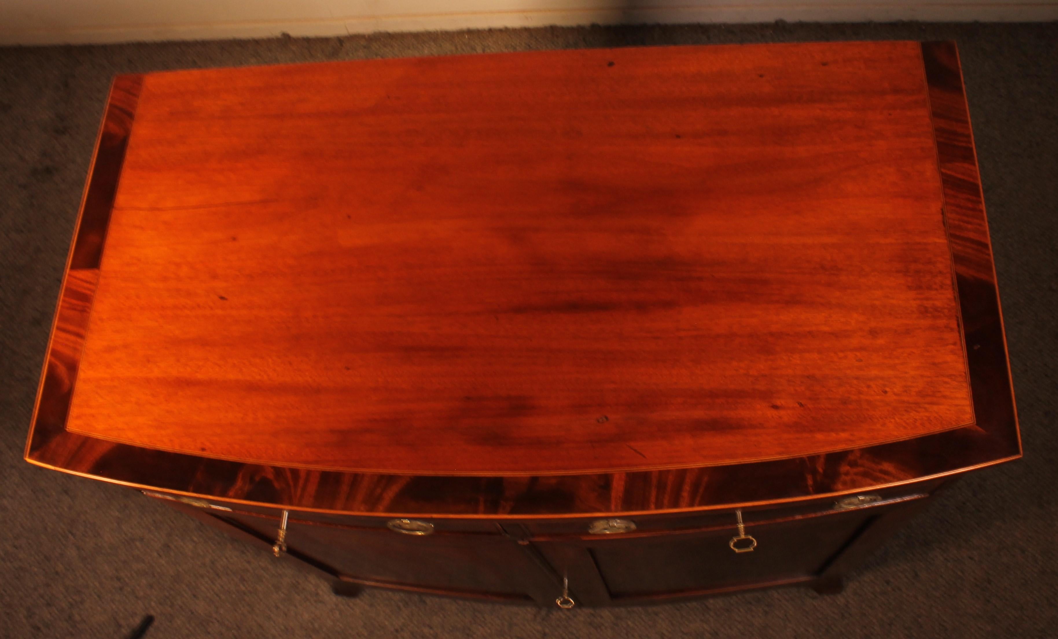 George III Sheraton Bowfront Buffet/ Side Cabinet In Mahogany-18th Century For Sale 9