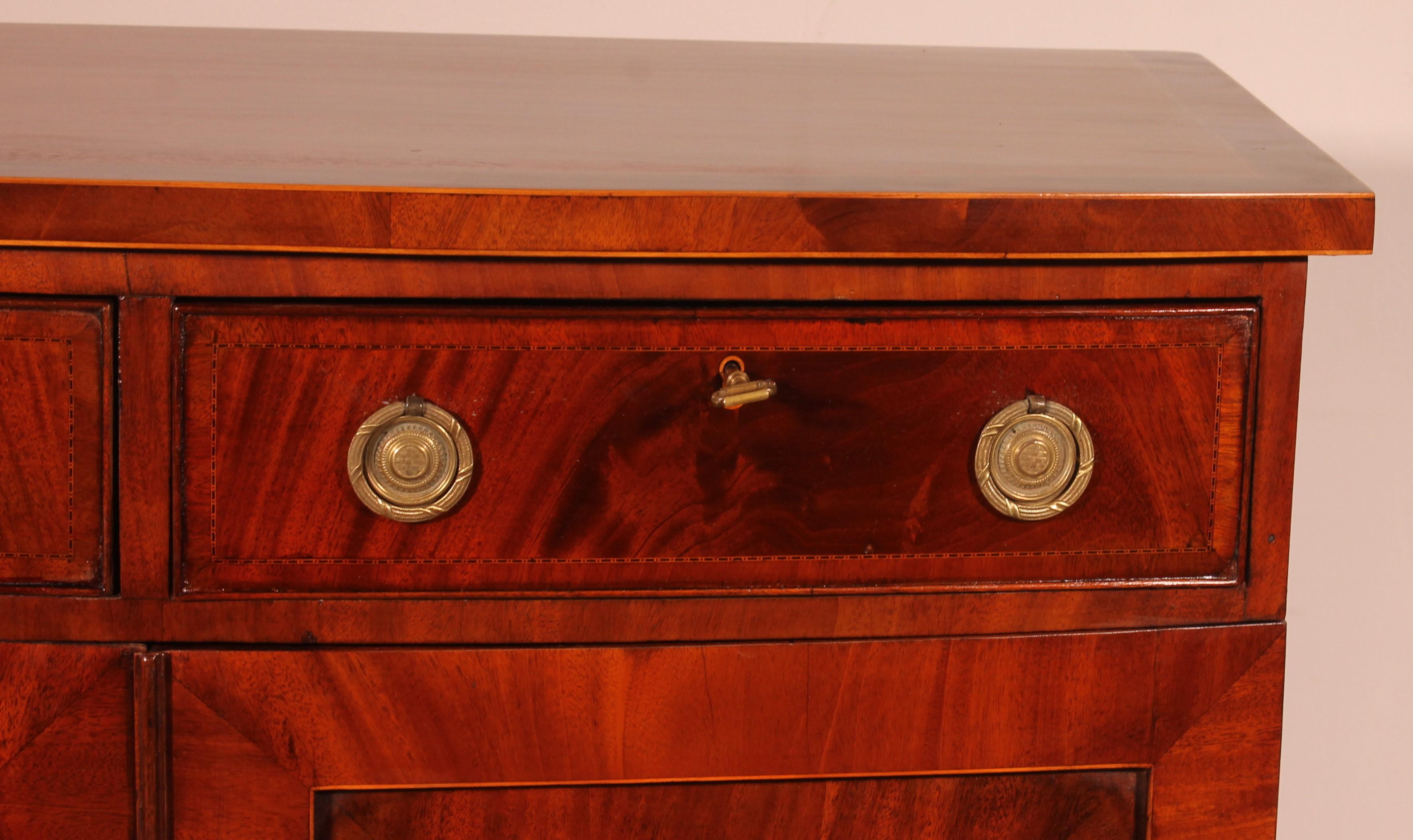 George III Sheraton Bowfront Buffet/ Side Cabinet In Mahogany-18th Century In Good Condition For Sale In Brussels, Brussels