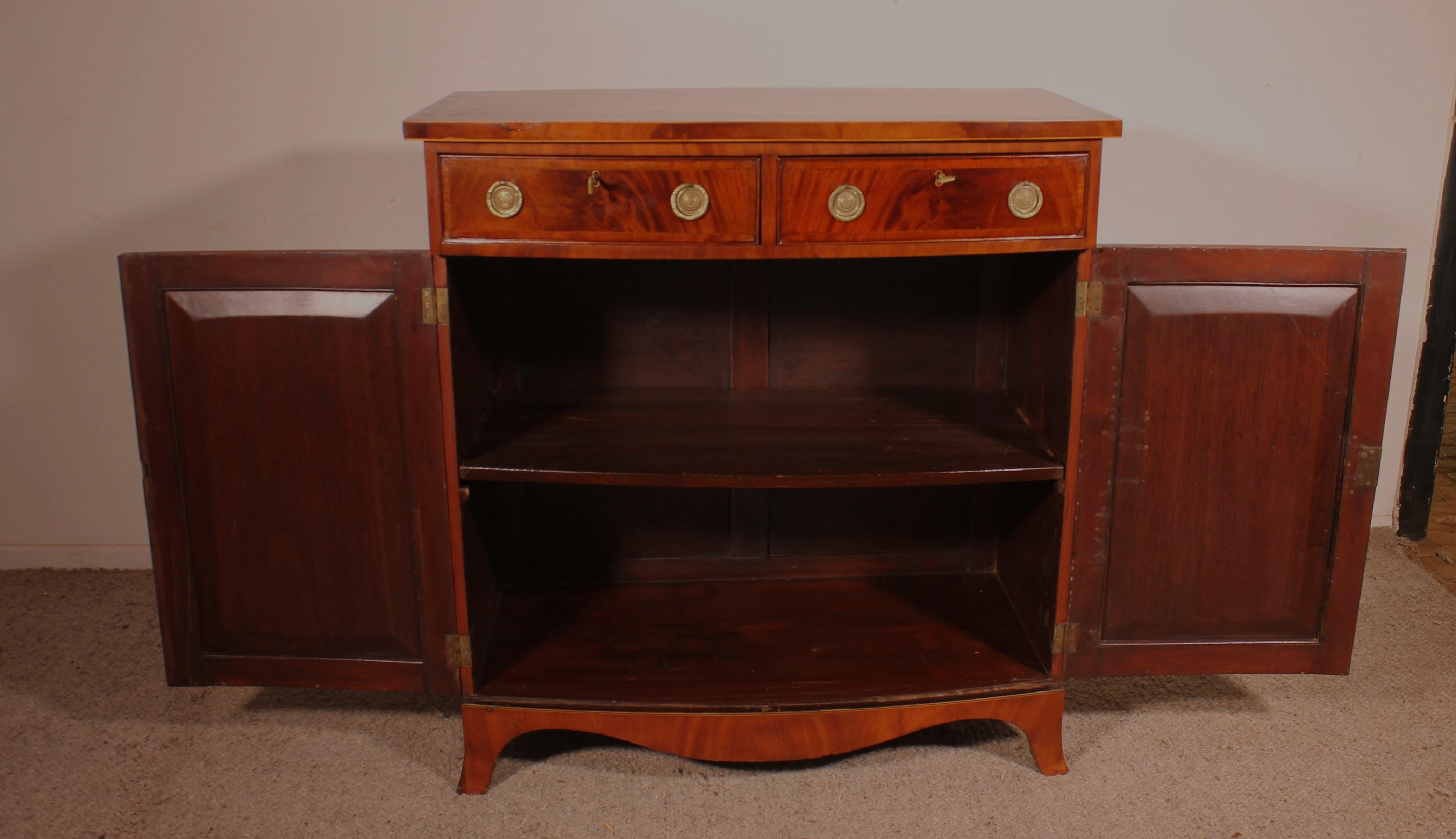 18th Century and Earlier George III Sheraton Bowfront Buffet/ Side Cabinet In Mahogany-18th Century For Sale