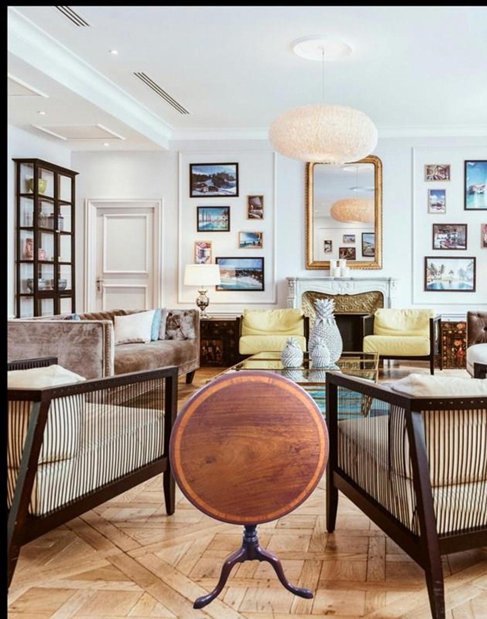 George III  Table tripode Sheraton en acajou et satin en vente 3