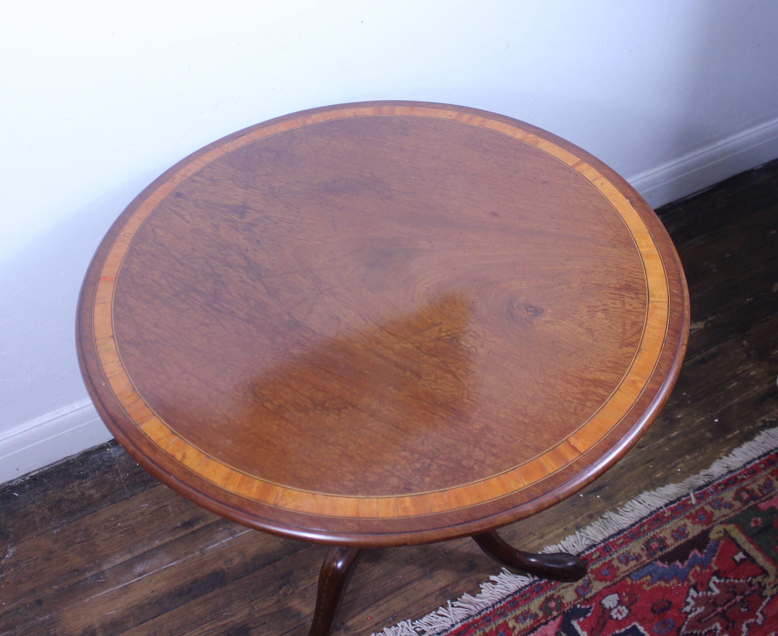 Table tripode Sheraton en acajou du 18e siècle

Cette table tripode en acajou George III Sheraton du XVIIIe siècle est un exemple exceptionnel de mobilier géorgien et une belle pièce de mobilier anglais ancien. Fabriquée avec un grand souci du