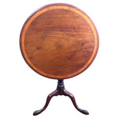 George III  Table tripode Sheraton en acajou et satin