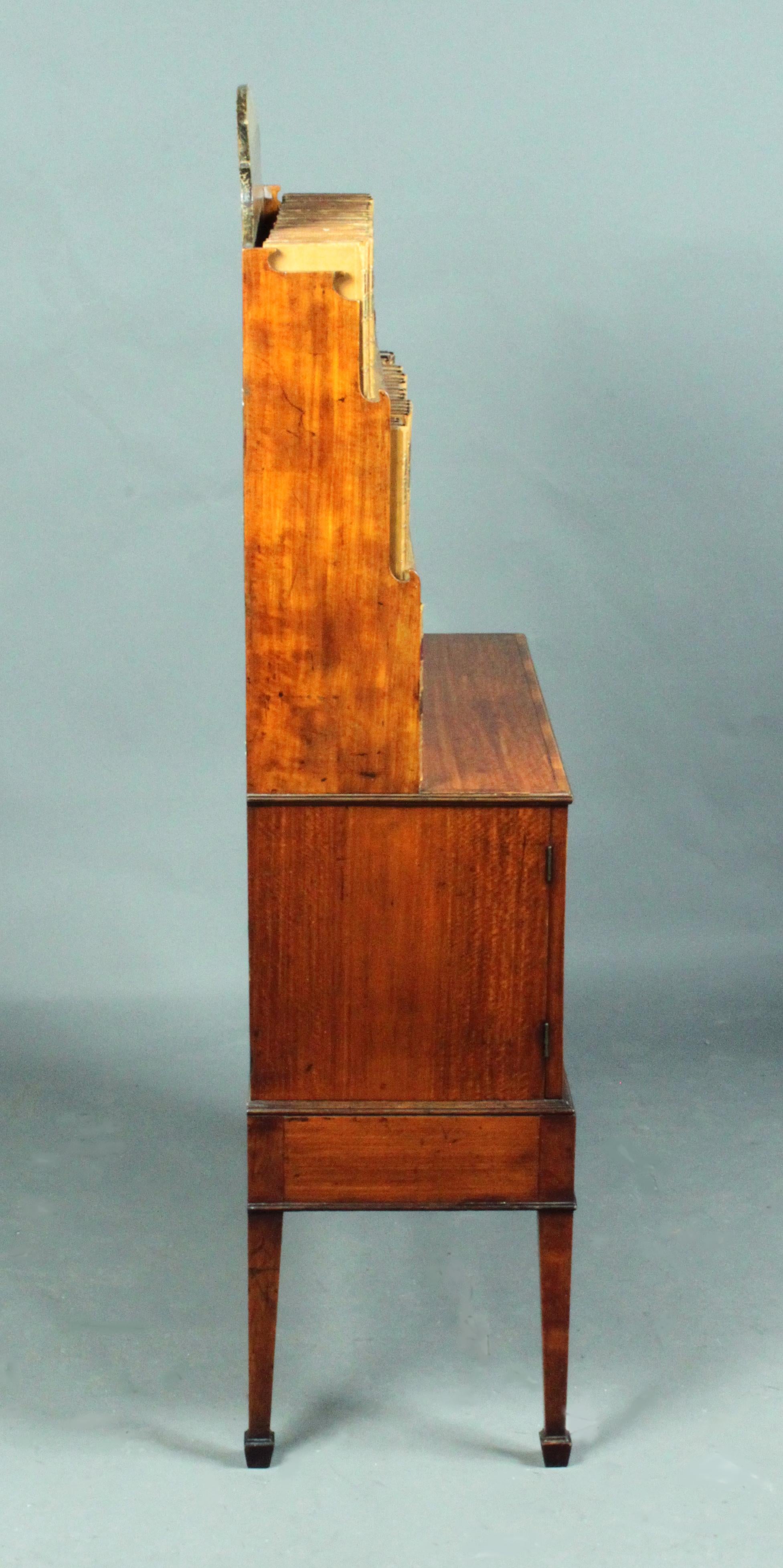 George III Sheraton Period Antique Satinwood Dwarf Bookcase In Good Condition For Sale In Bradford-on-Avon, Wiltshire