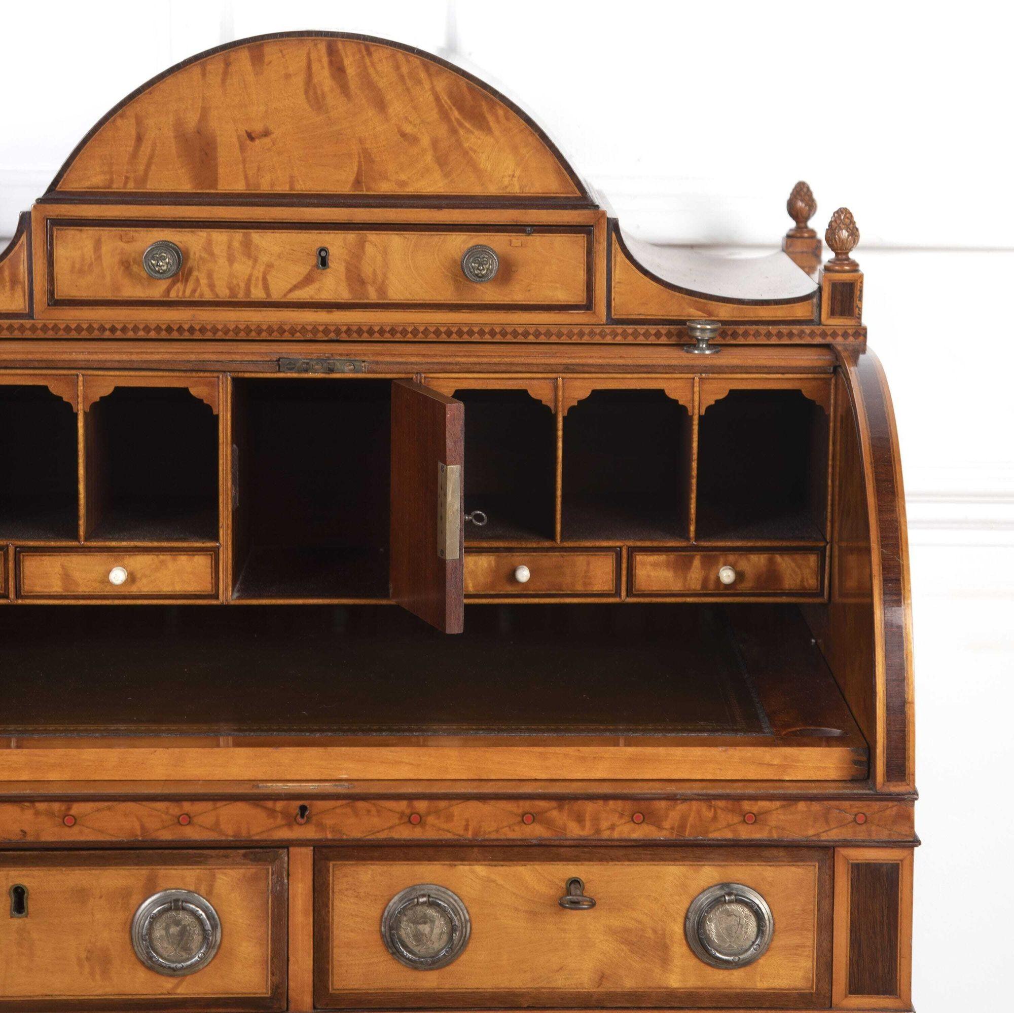 George III Sheraton Period Desk In Good Condition For Sale In Gloucestershire, GB