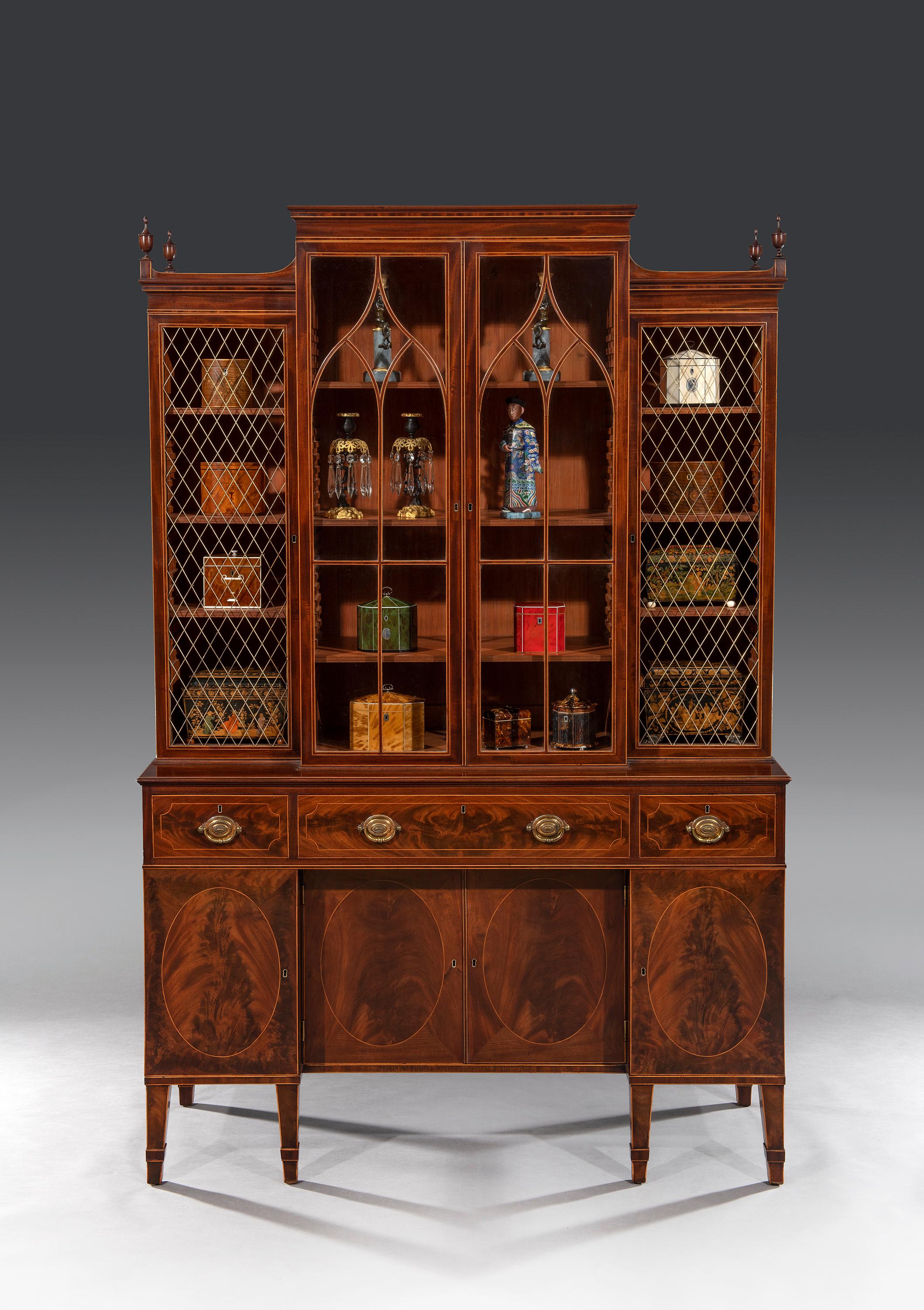 George III Sheraton Period Flamed Mahogany Breakfront Cabinet Bookcase In Good Condition For Sale In Bradford on Avon, GB