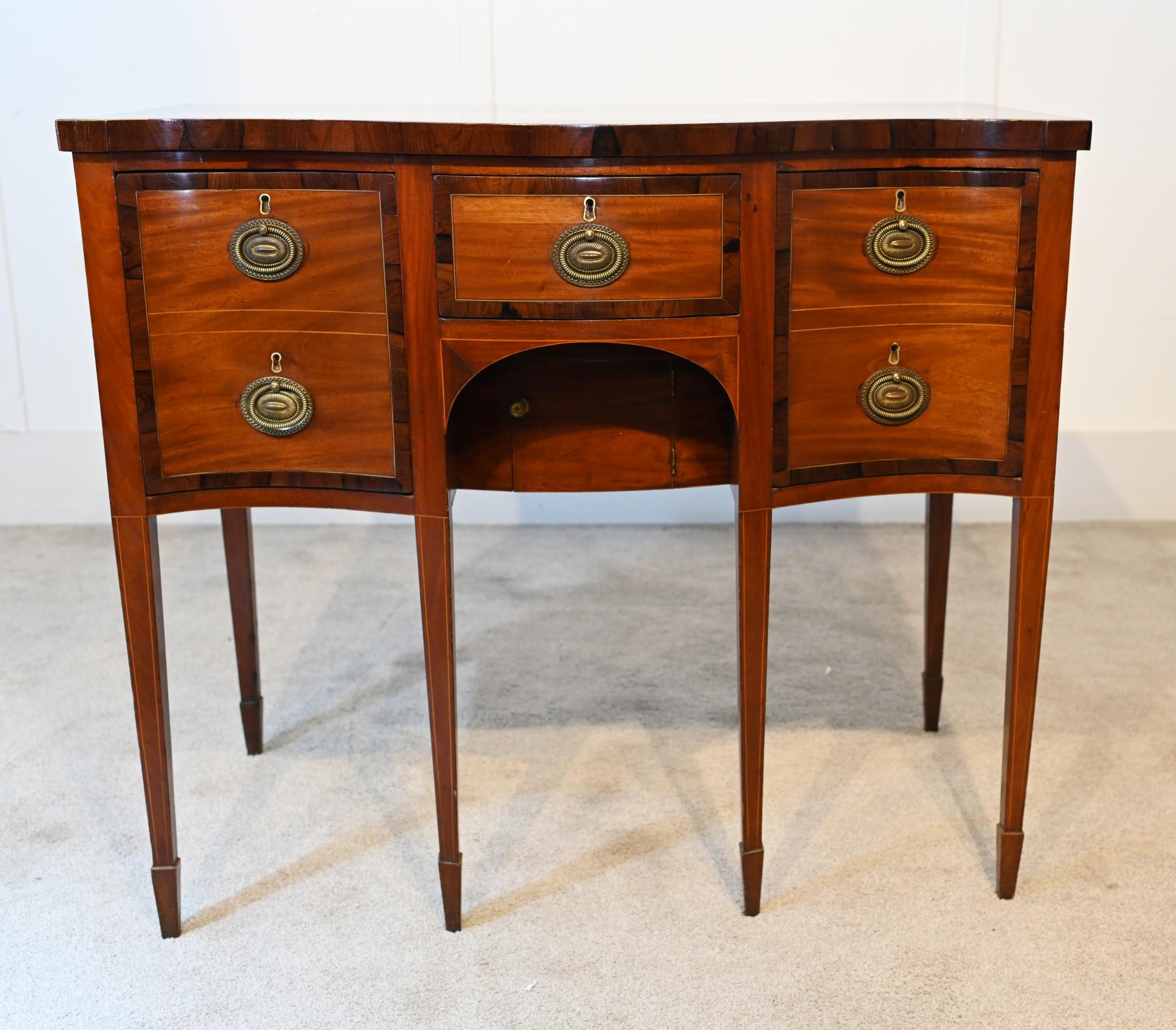 Credenza di Giorgio III in mogano Serpentine Server 1790 in vendita 5