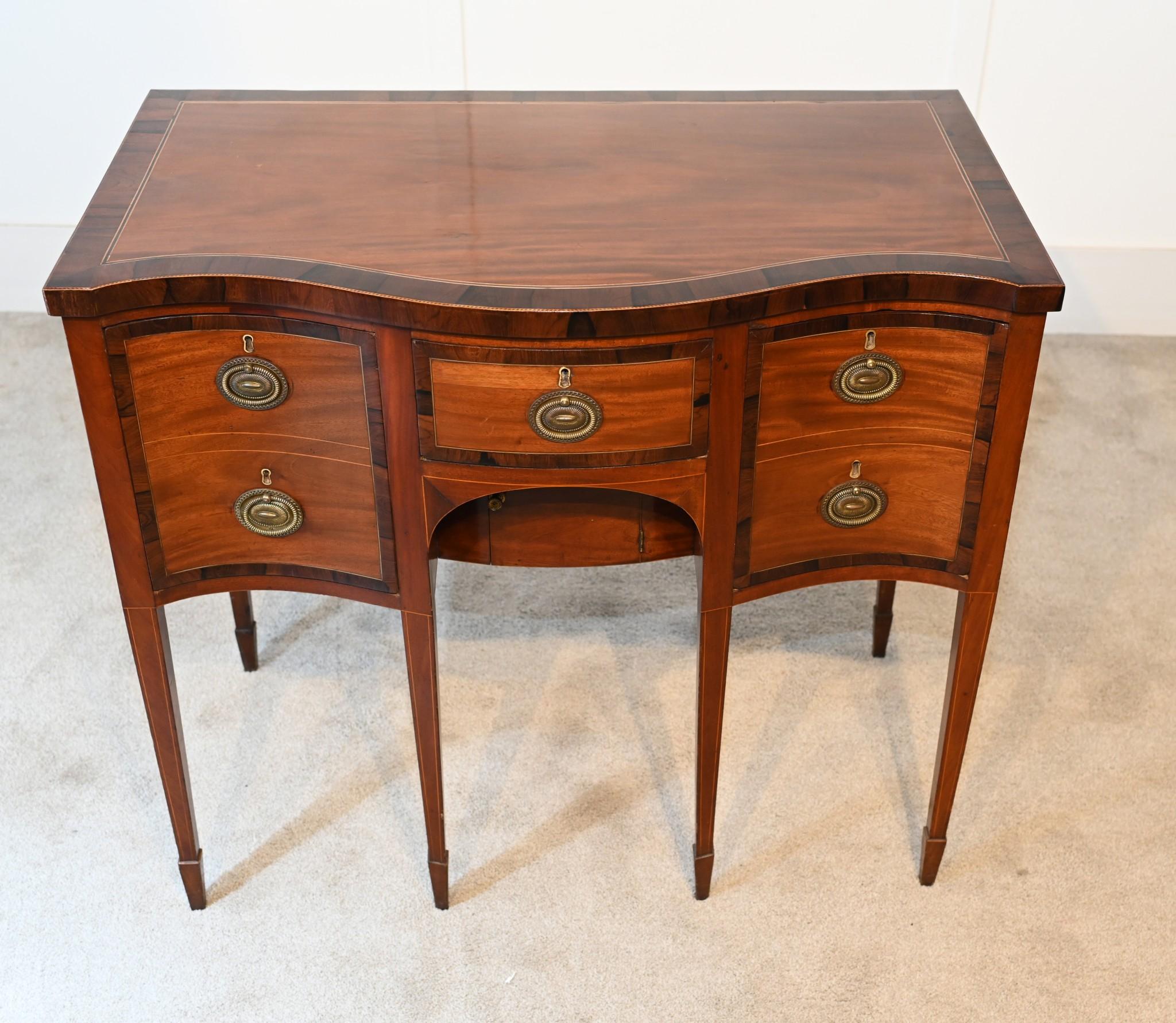 Credenza di Giorgio III in mogano Serpentine Server 1790 in vendita 6