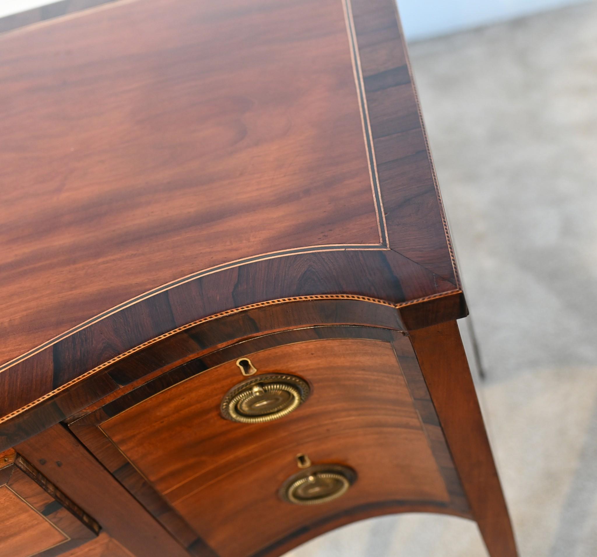 Mogano Credenza di Giorgio III in mogano Serpentine Server 1790 in vendita