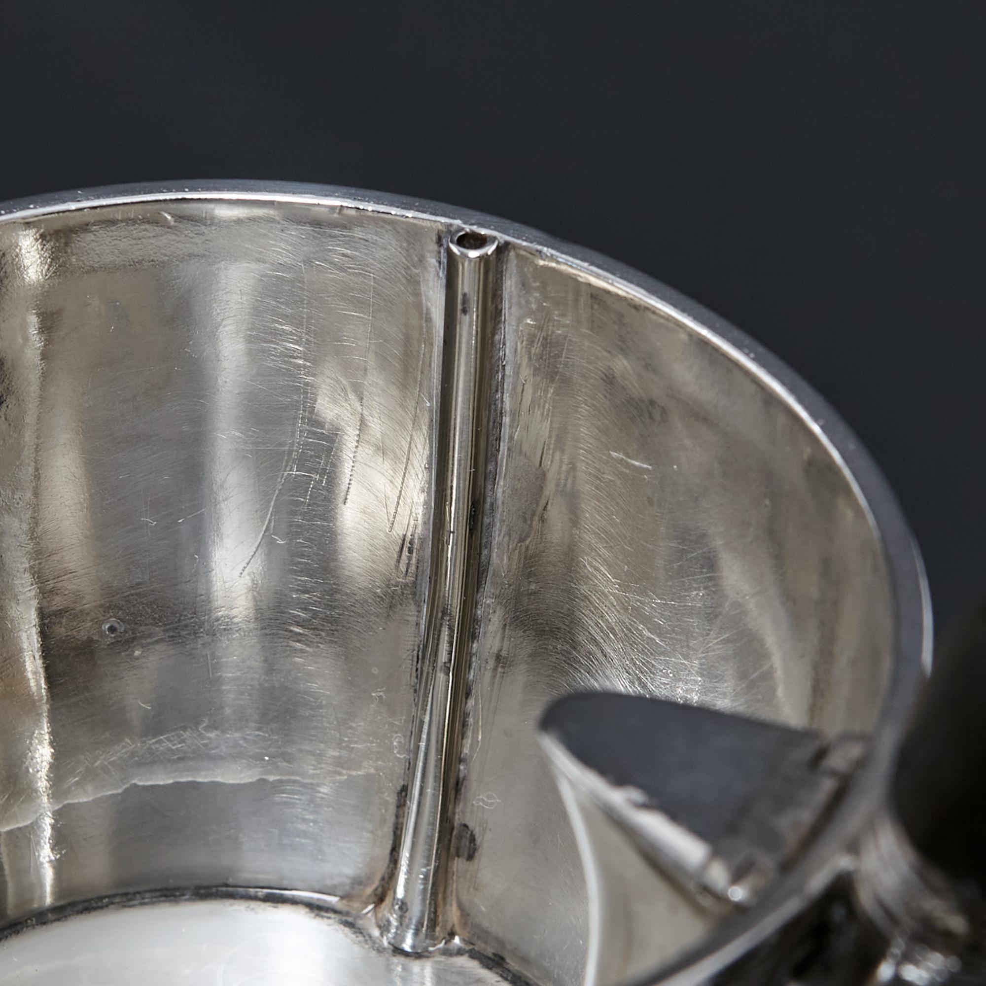 George III silver argyle gravy jug For Sale 3