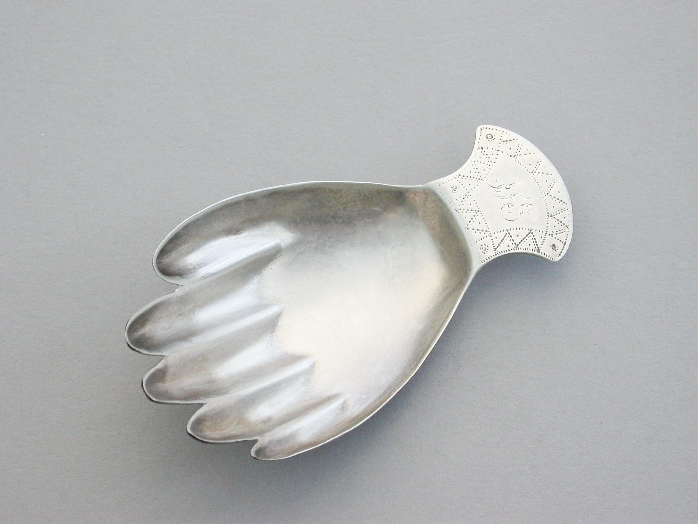Early 19th Century George III Silver 'Hand' Caddy Spoon. By Josiah Snatt, London, 1806 For Sale