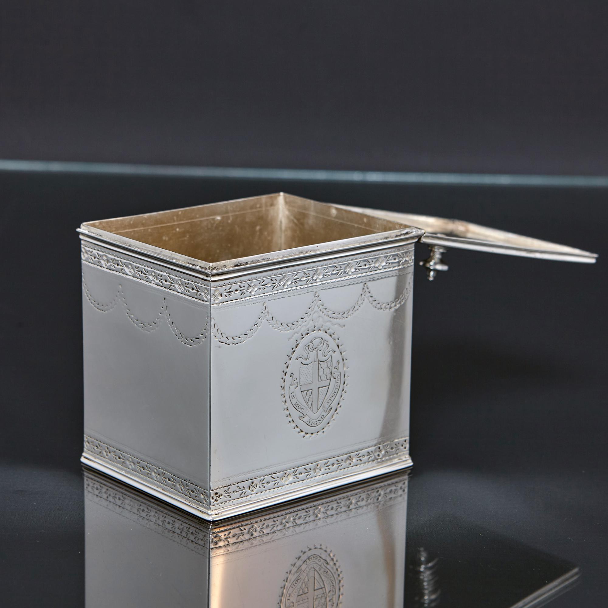 XVIIIe siècle et antérieur Boîte à thé en argent de George III en vente