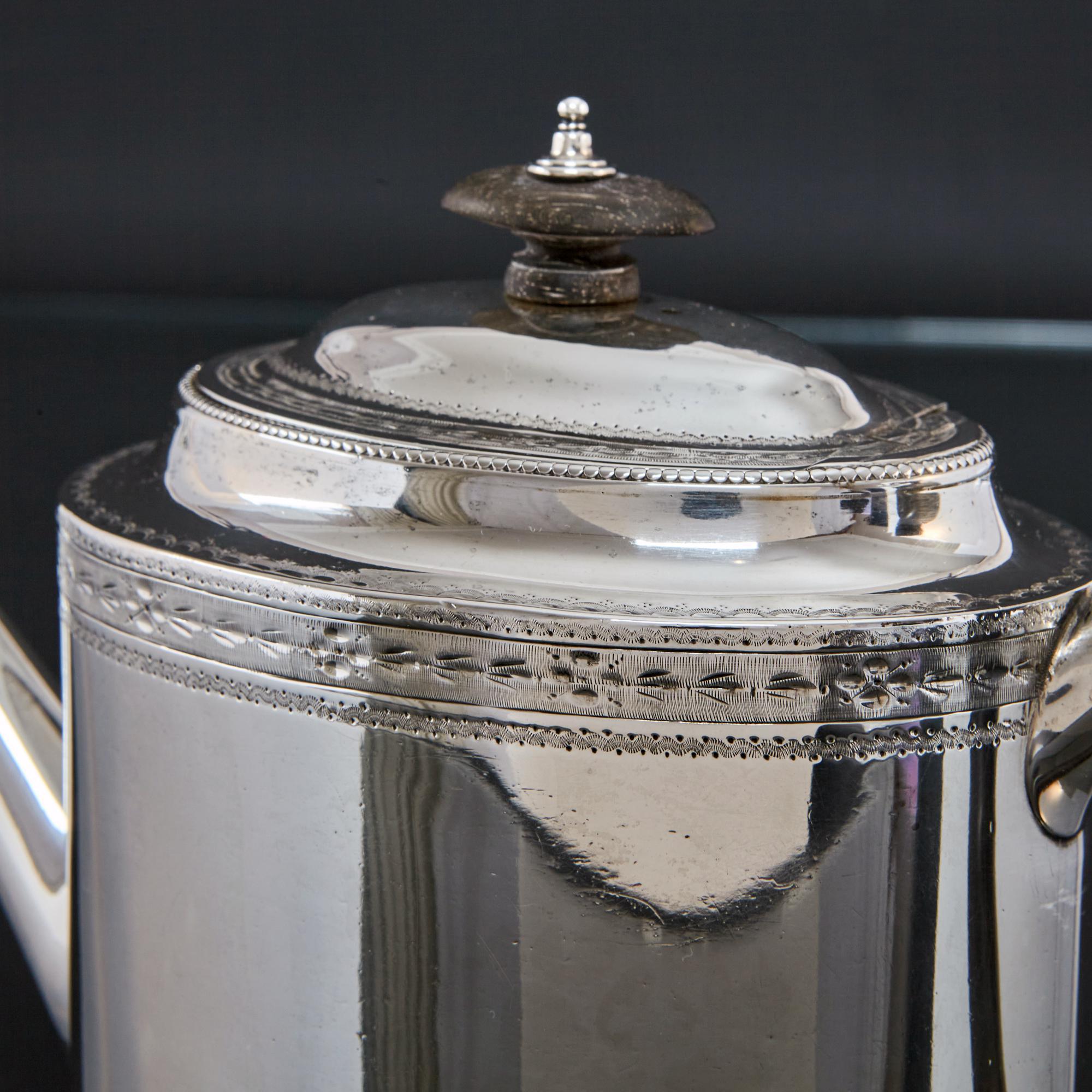 George III Silver Teapot by Hester Bateman In Good Condition In London, GB