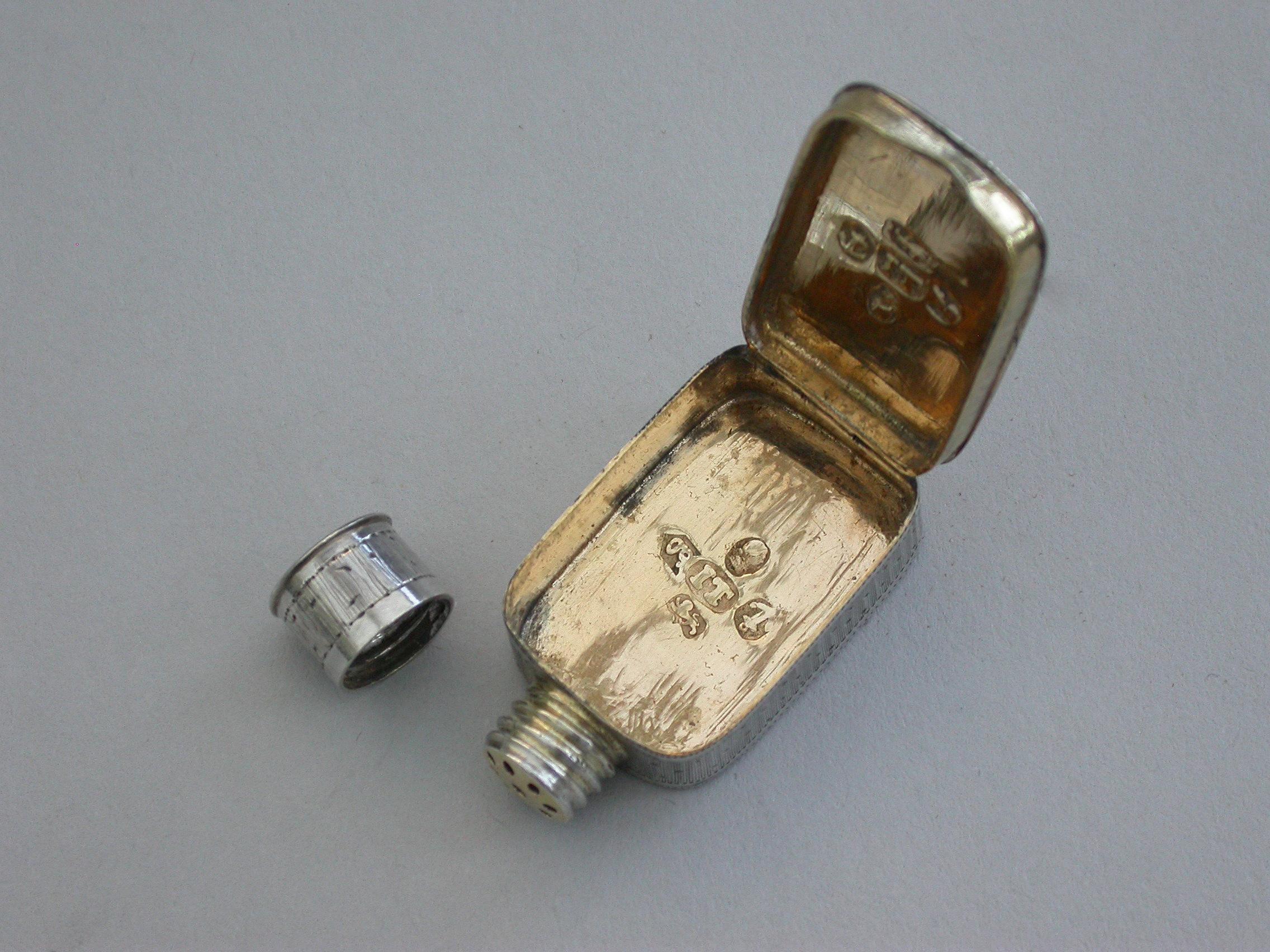 George III Small Silver Snuff Bottle Vinaigrette, Joseph Taylor Birmingham, 1804 For Sale 4