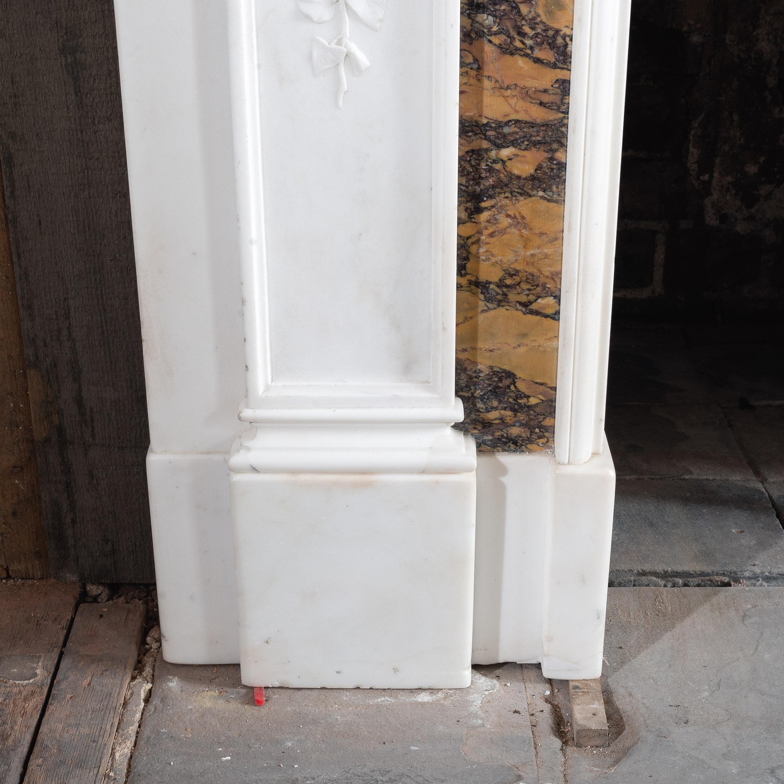 George III Statuary and Convent Sienna Marble Fireplace in vendita 4