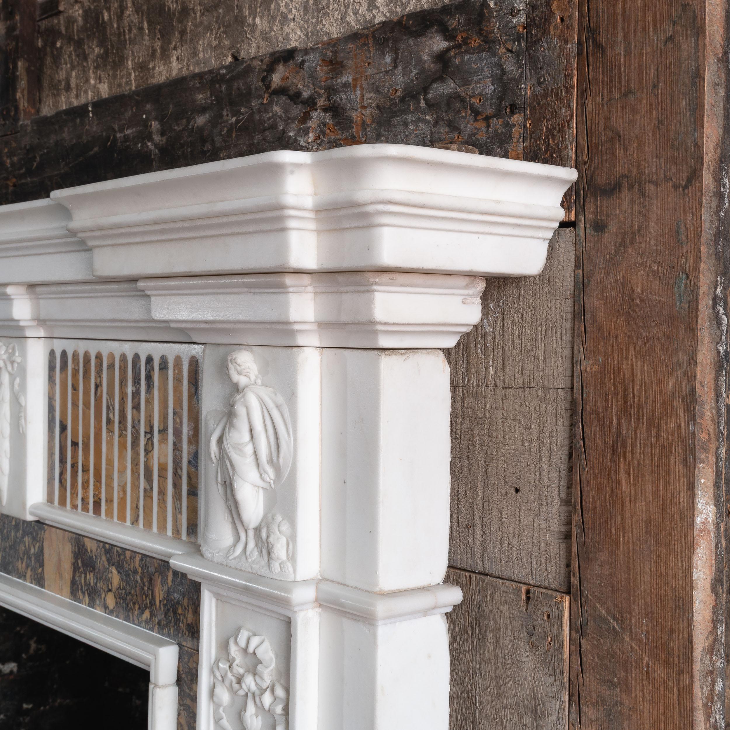 Intagliato a mano George III Statuary and Convent Sienna Marble Fireplace in vendita