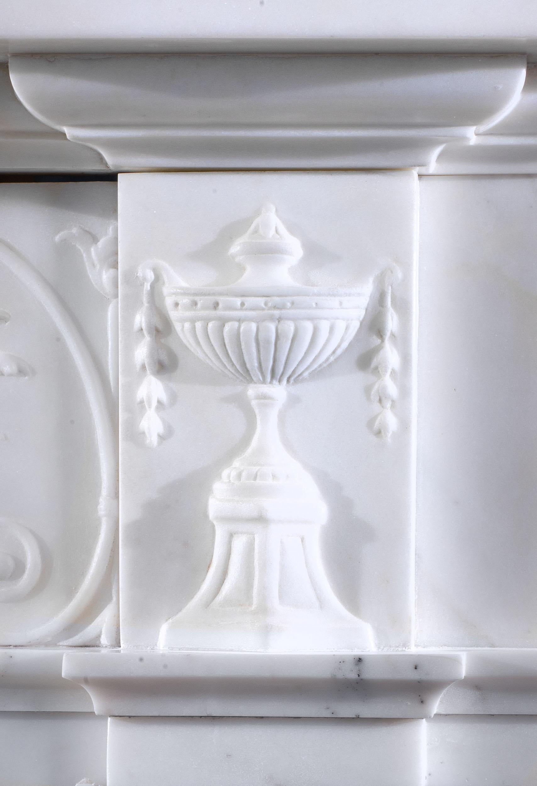 George III Statuary Marble Chimneypiece In Good Condition For Sale In London, GB