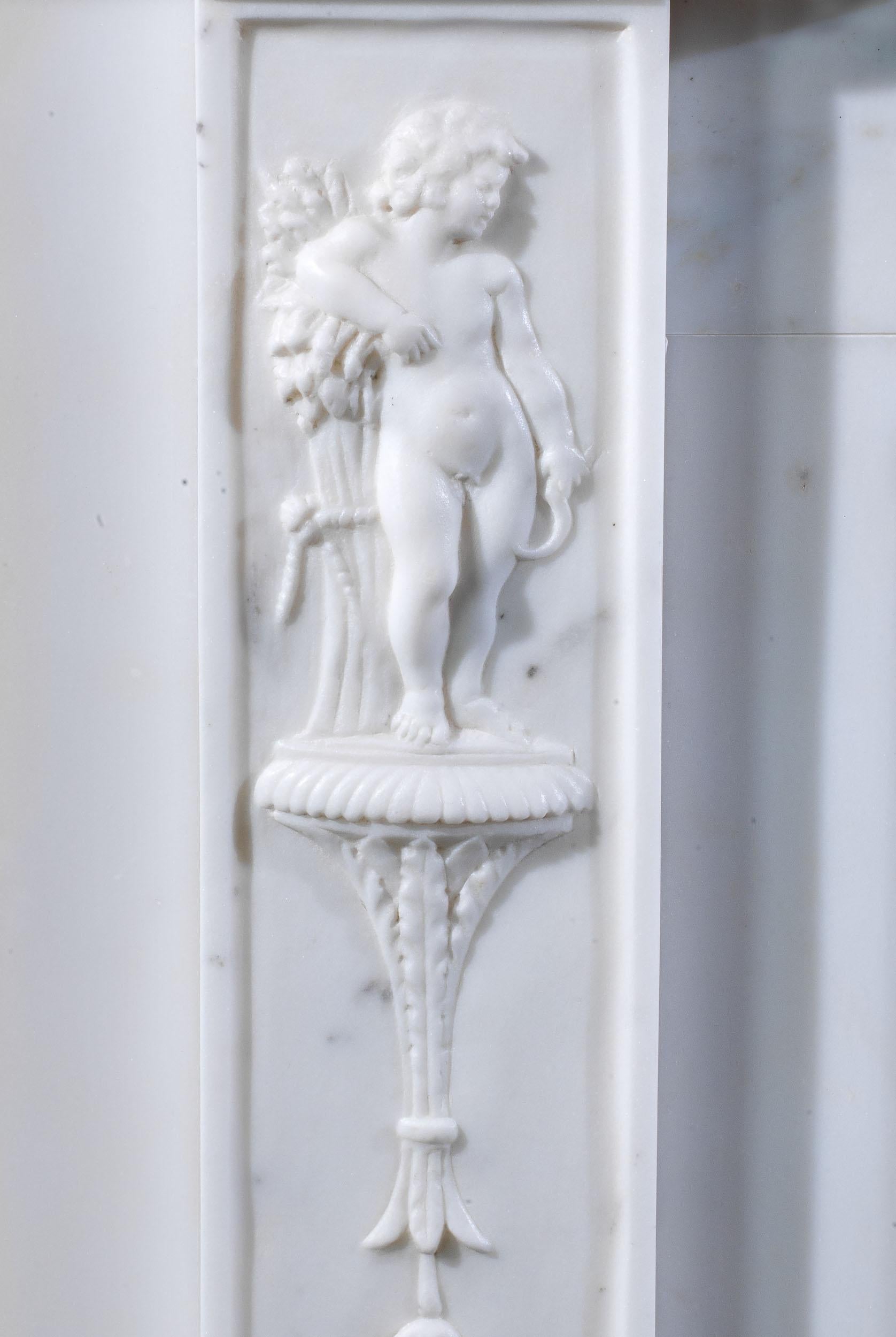 XVIIIe siècle Cheminée en marbre statuaire George III en vente