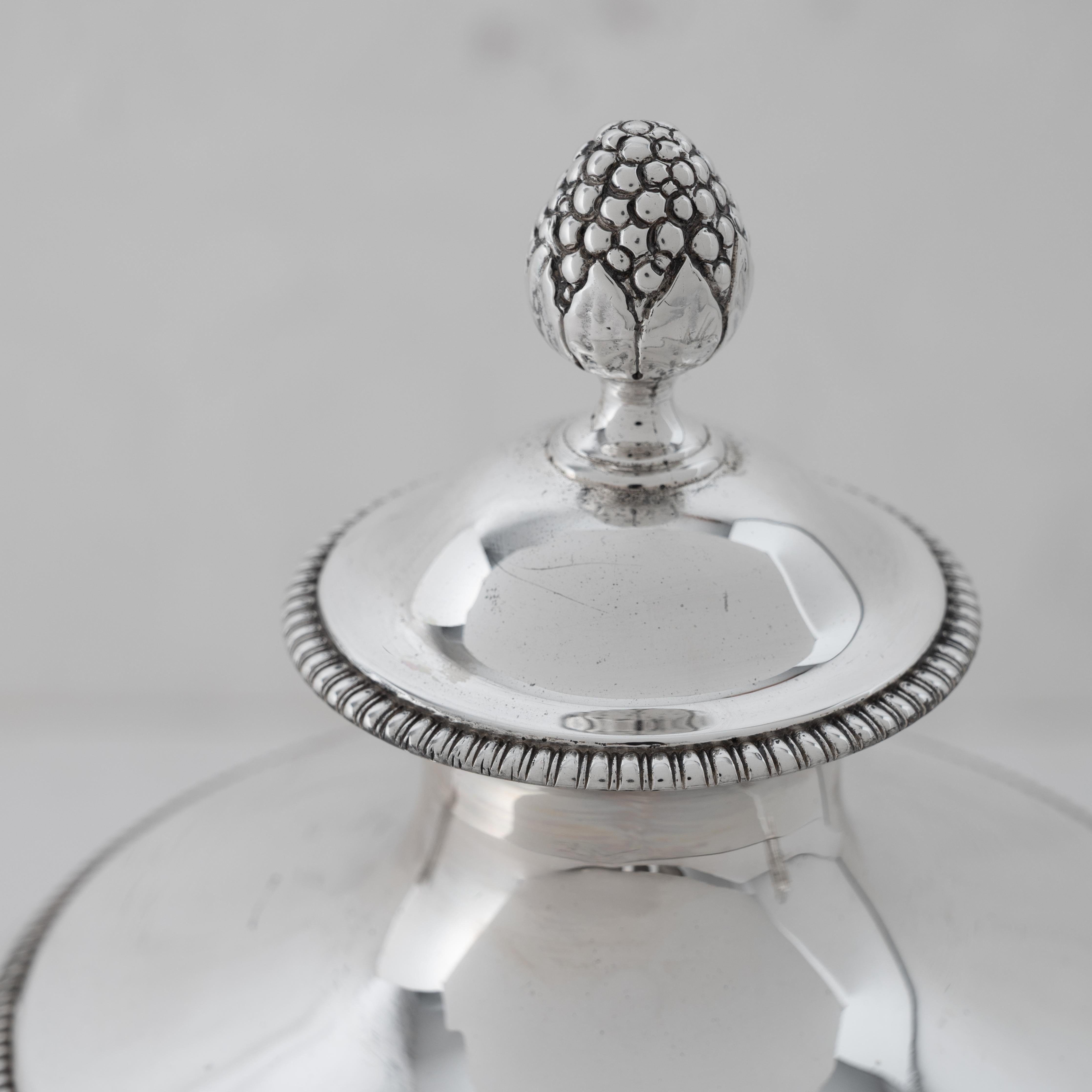 Georg III. Sterling-Becher mit Deckel, William Frisbee, 1807 im Angebot 1