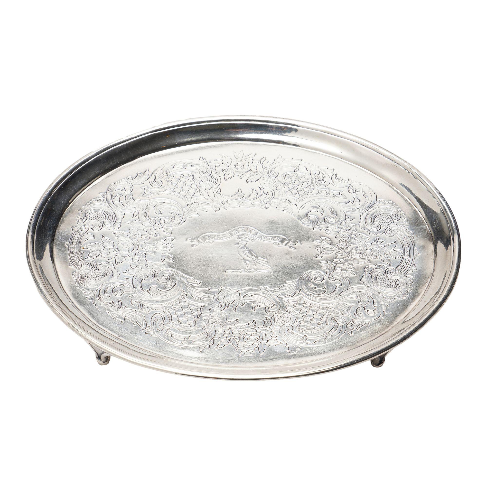 George III sterling footed tray by Robert Garrard & John Wakelin, c. 1792 In Good Condition For Sale In Kenilworth, IL