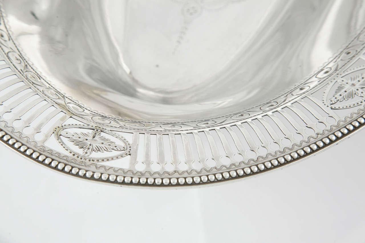 Fino al XVIII secolo Cestino per torte in argento sterling di Giorgio III in vendita