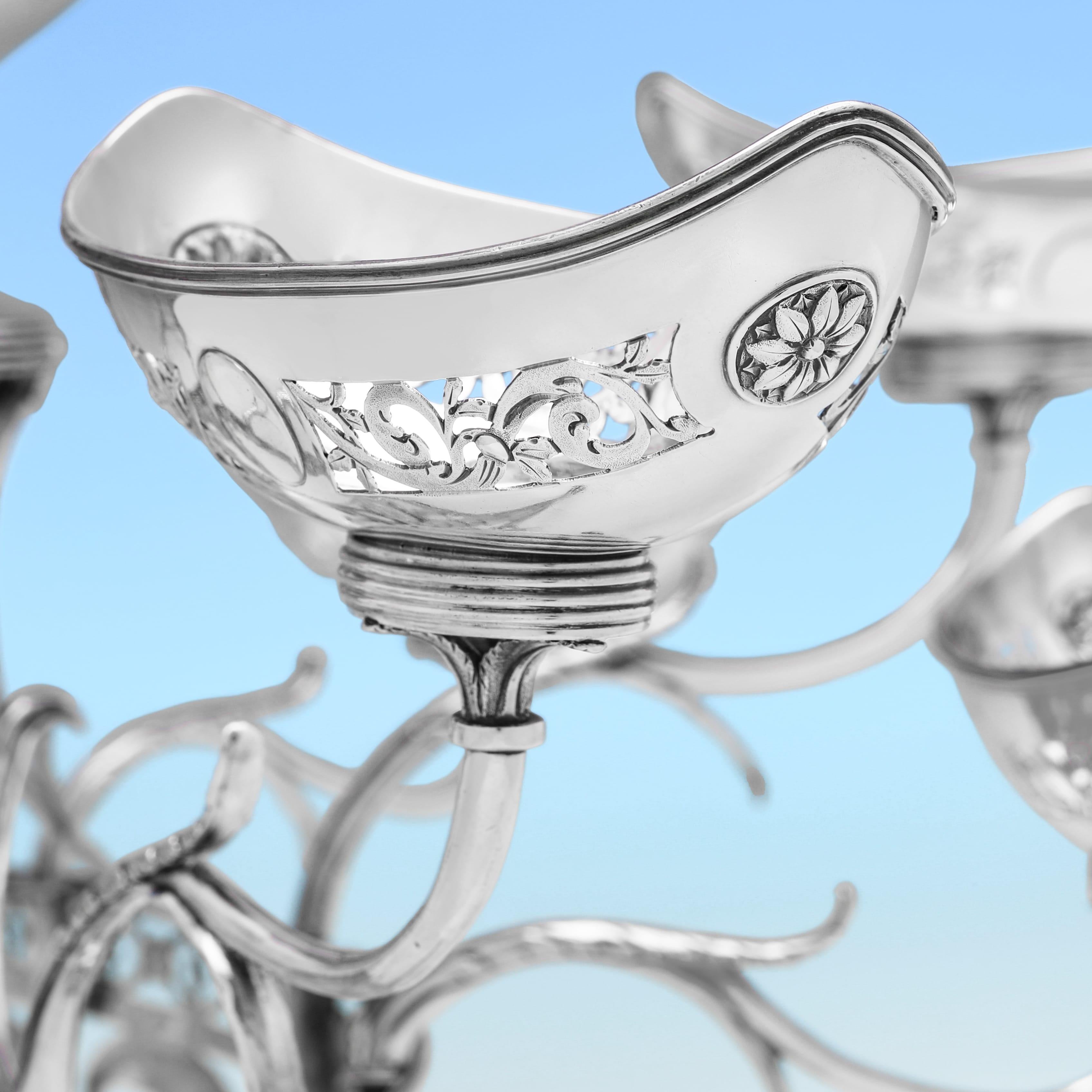 Sterling Silver George III sterling silver centrepiece or epergne by Thomas Pitts - London 1790 For Sale