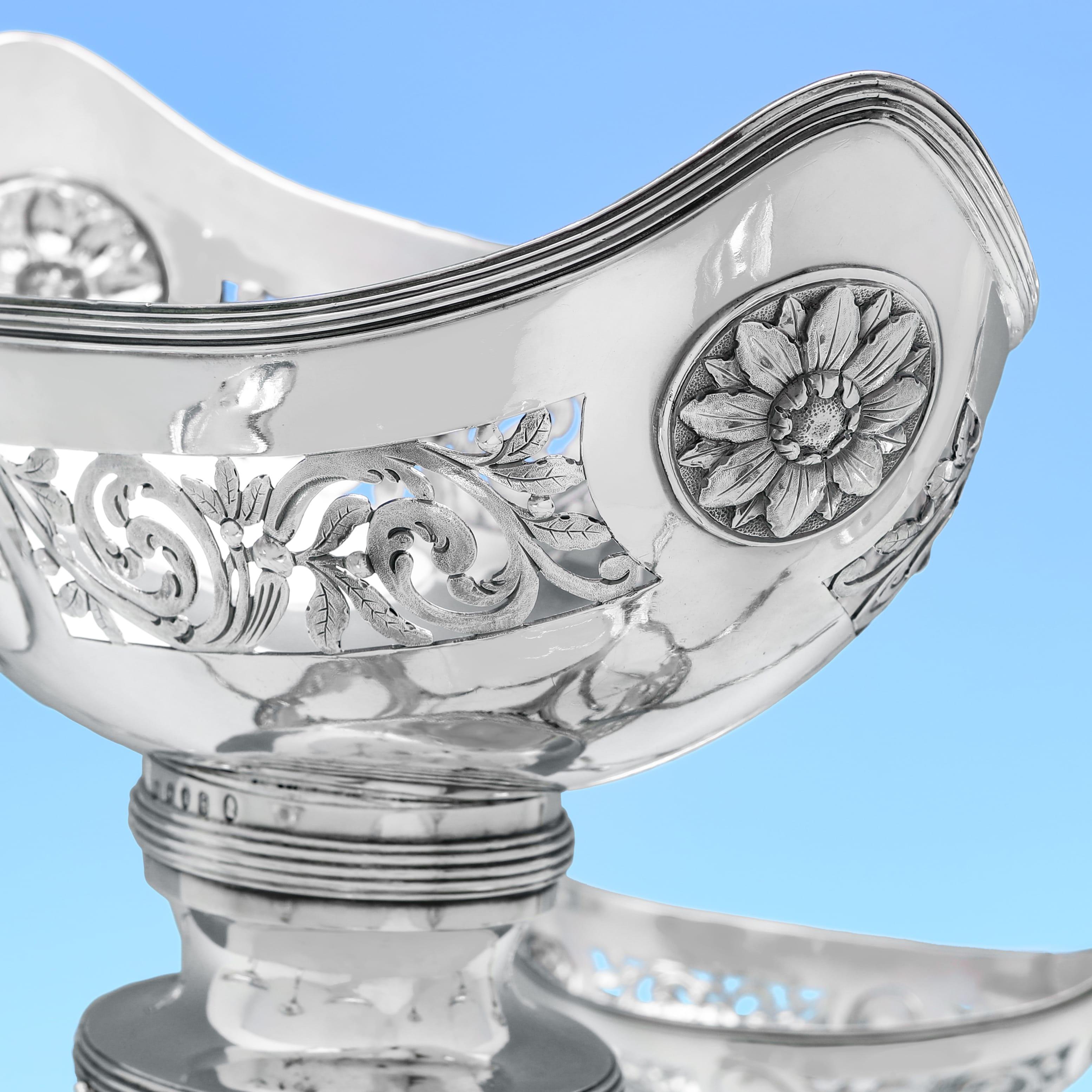 George III sterling silver centrepiece or epergne by Thomas Pitts - London 1790 For Sale 2